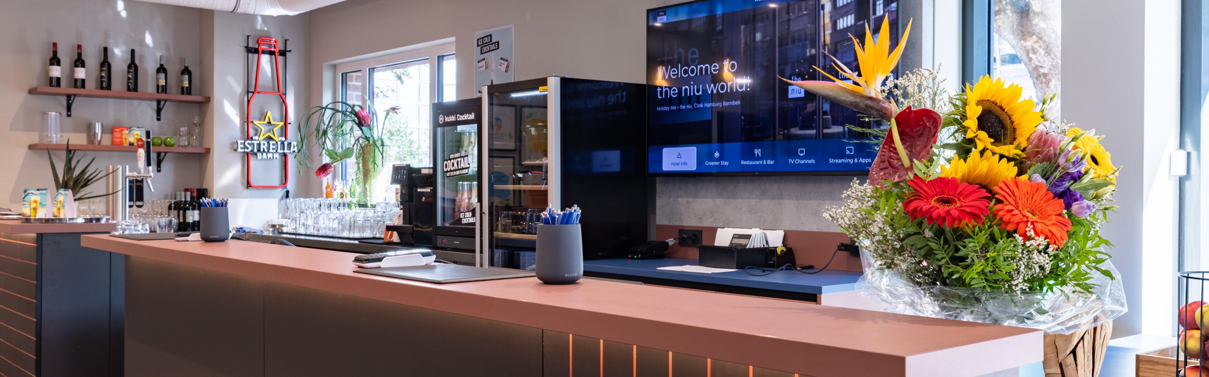 Lobby and bar of the Holiday Inn – the niu, Clink Hamburg Barmbek