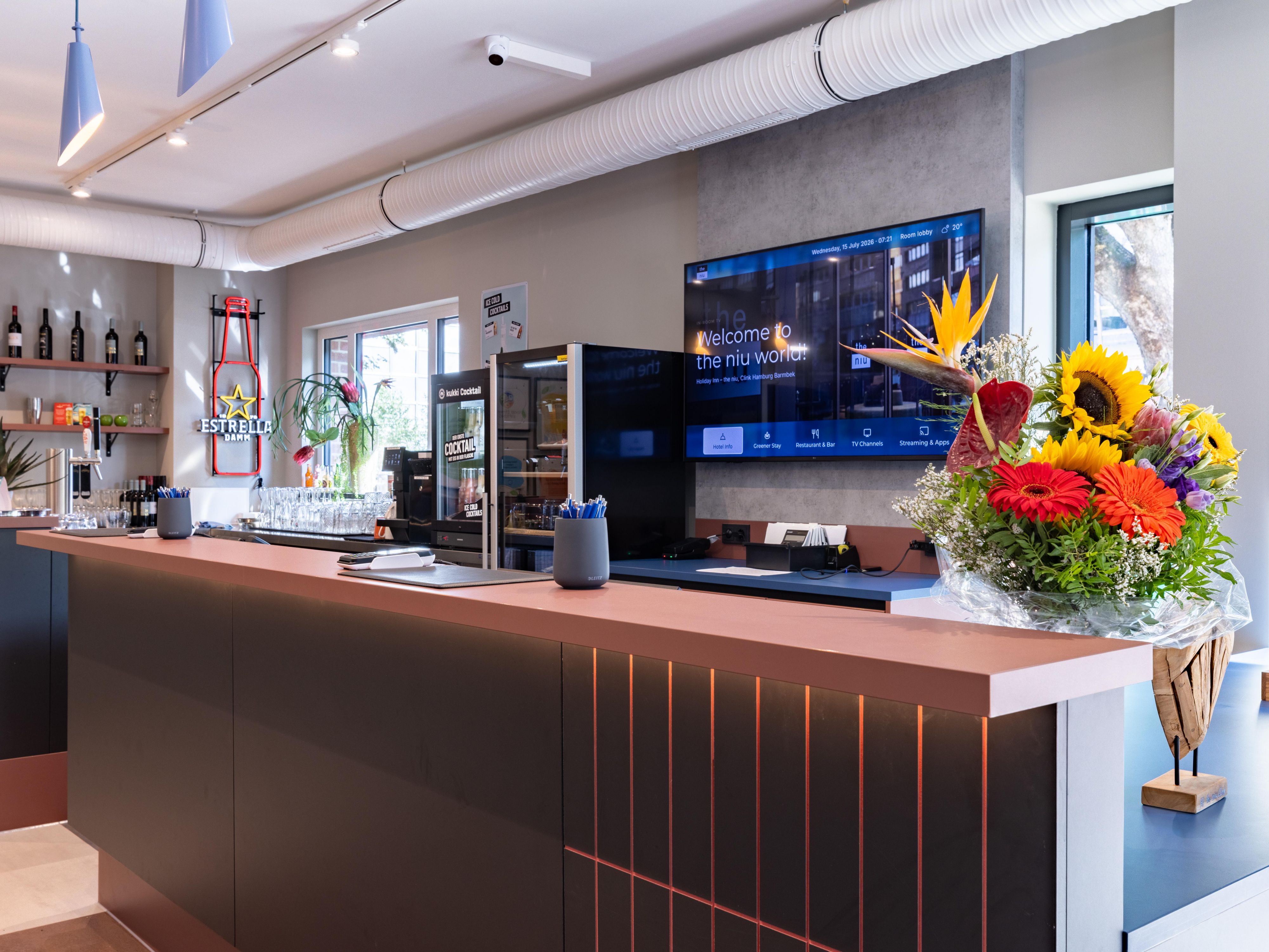 Lobby and bar of the Holiday Inn – the niu, Clink Hamburg Barmbek