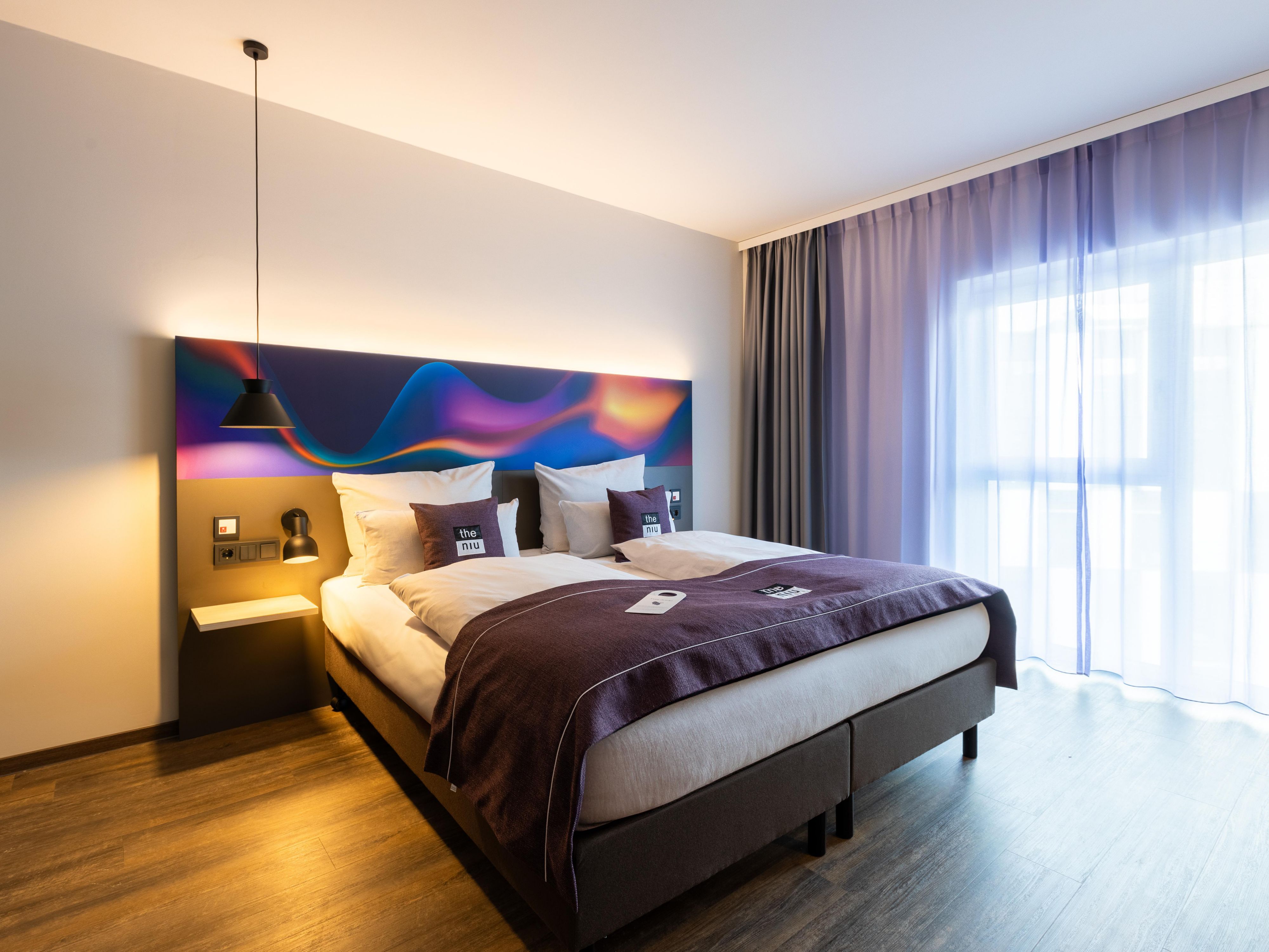 Pure relaxation in modern premium rooms with box-spring bed