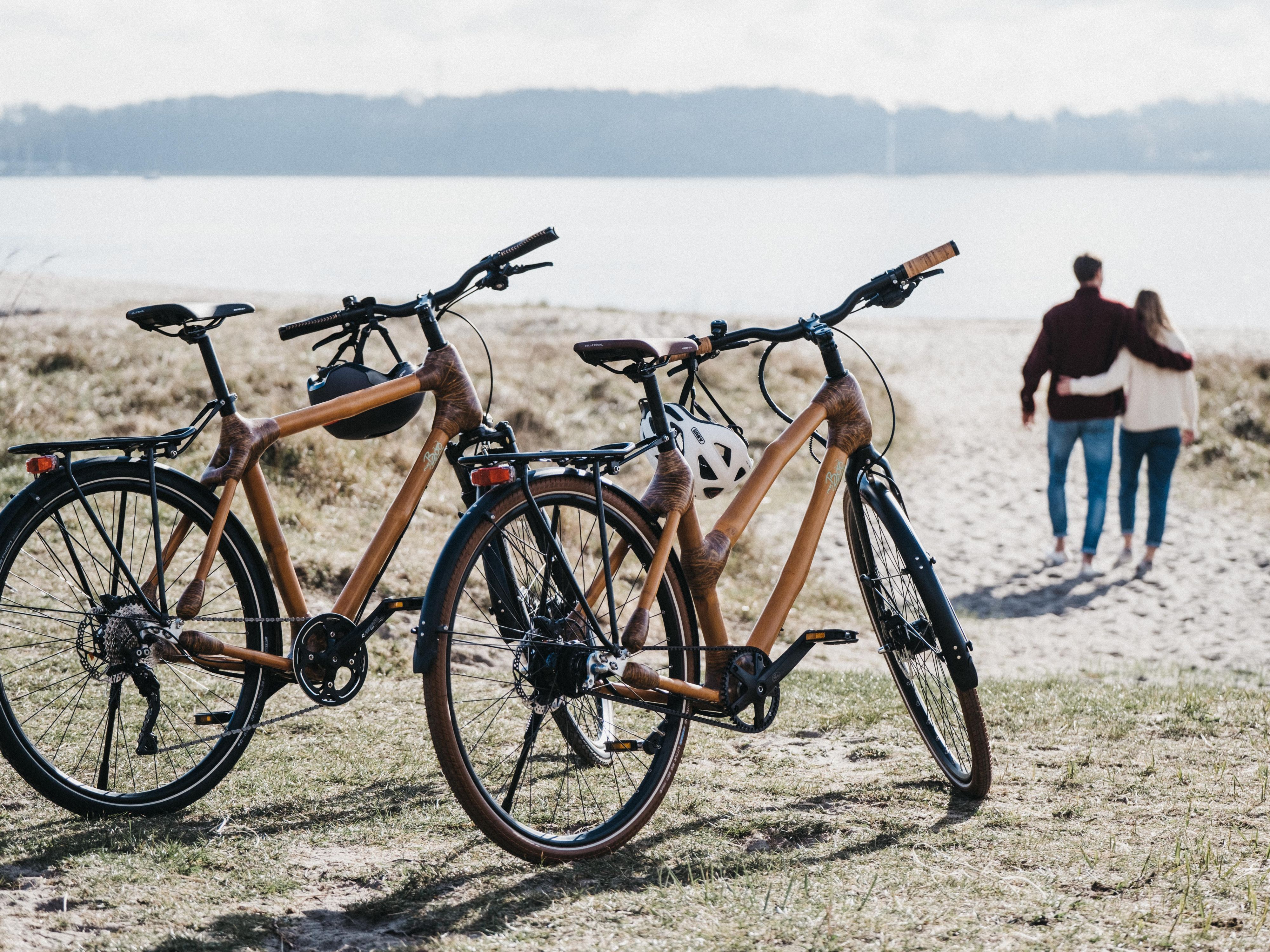 Discover Kiel at your own pace with My Boo bike rentals available right at the hotel. Choose from classic bikes (from €15/day) or e-bikes (from €20/day) for a scenic ride along the coast. Please reserve 24 hours in advance. The bikes are made from bamboo and support a school in Ghana.