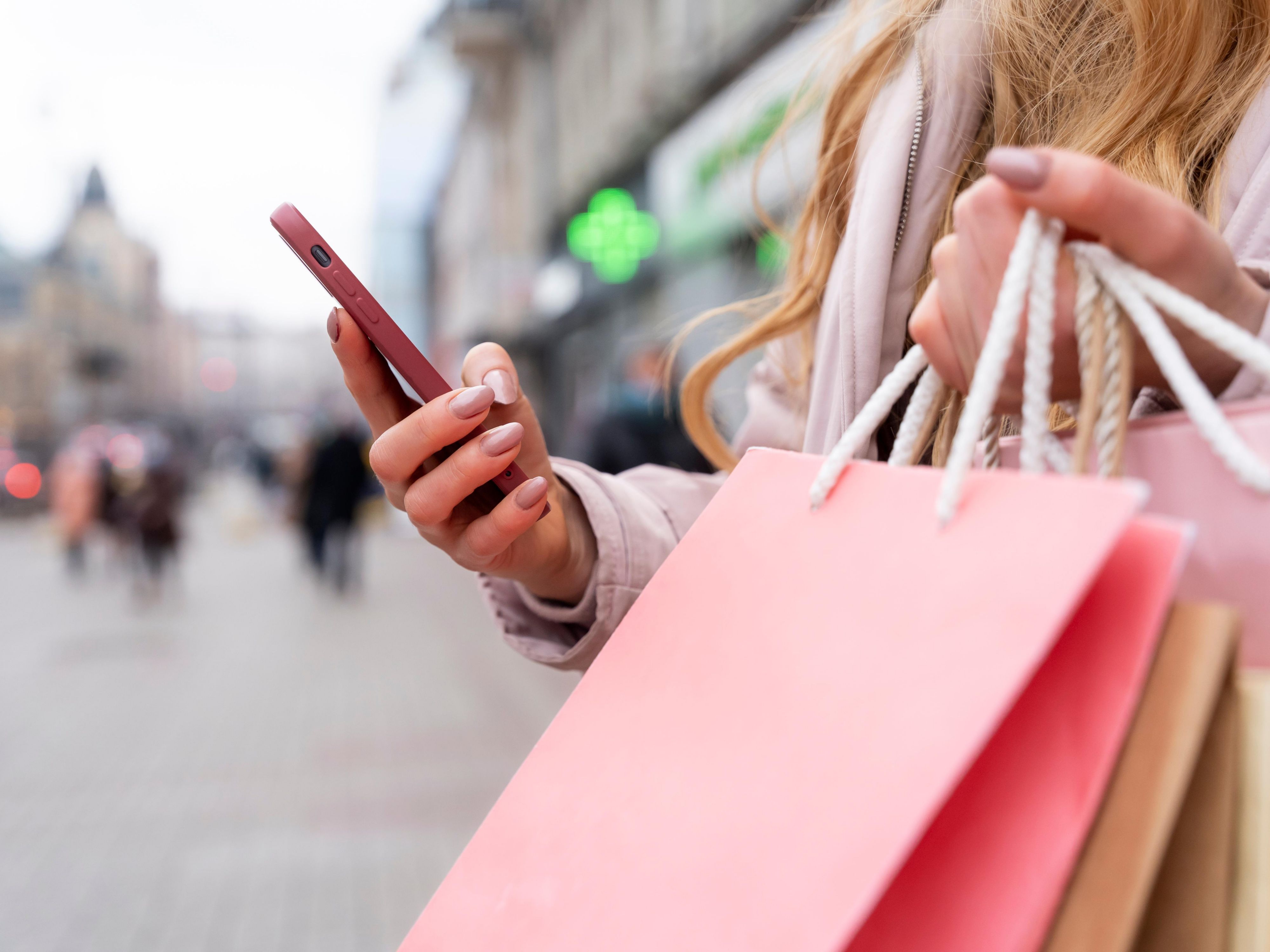 Our hotel offers the ideal location in the center of Kiel, just a short walk from a variety of shopping options. Explore local boutiques, large shopping centers, and everything your shopping heart desires – right at your doorstep!