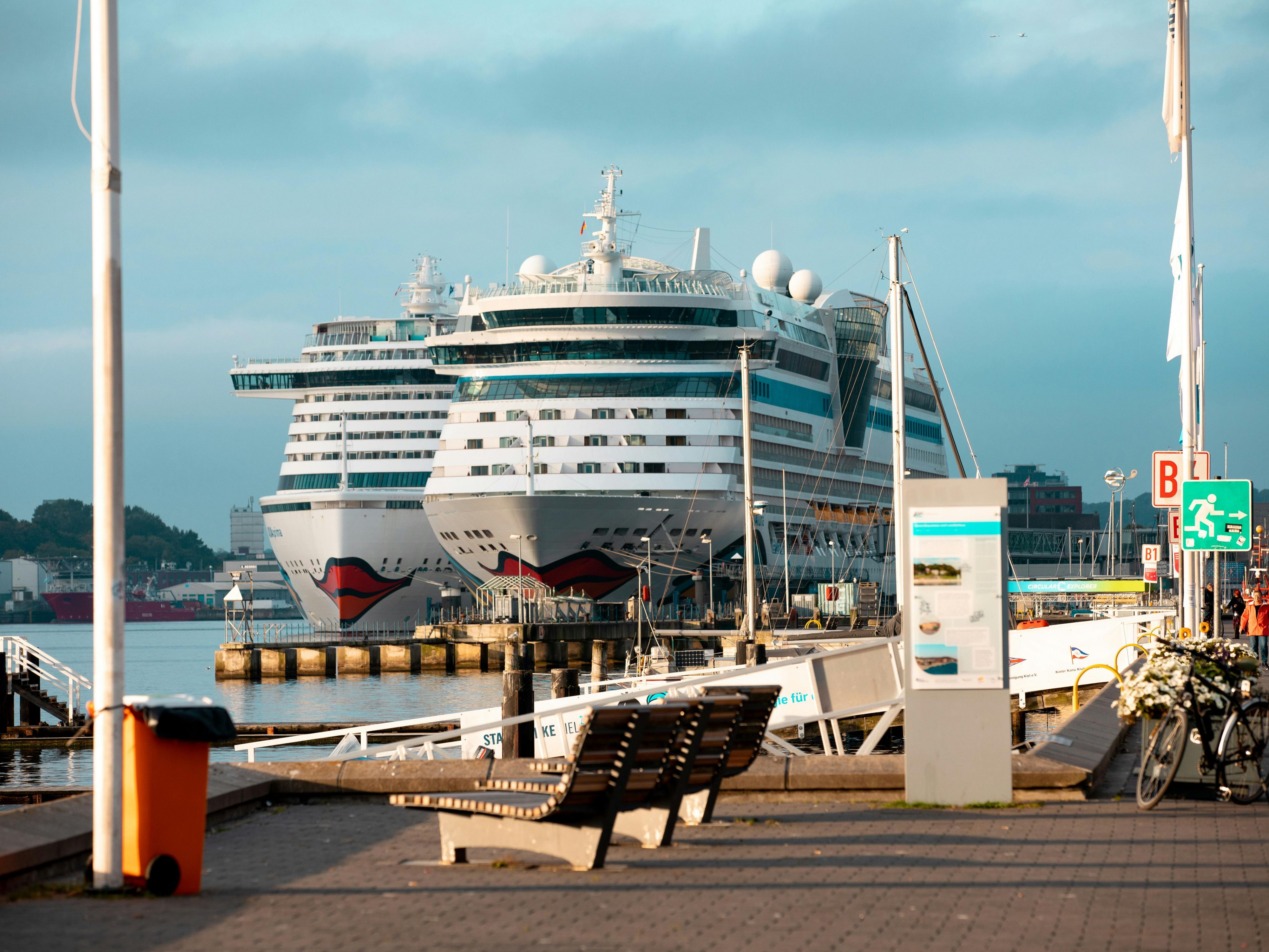 Planning to join one of the new winter cruises from Kiel? Make your journey even more relaxing by staying with us before or after your trip. Our perfectly located hotel offers all the comfort you need, so you can begin your cruise refreshed and without stress. Enjoy a convenient start, before heading off to new waters, or a cosy return to land.