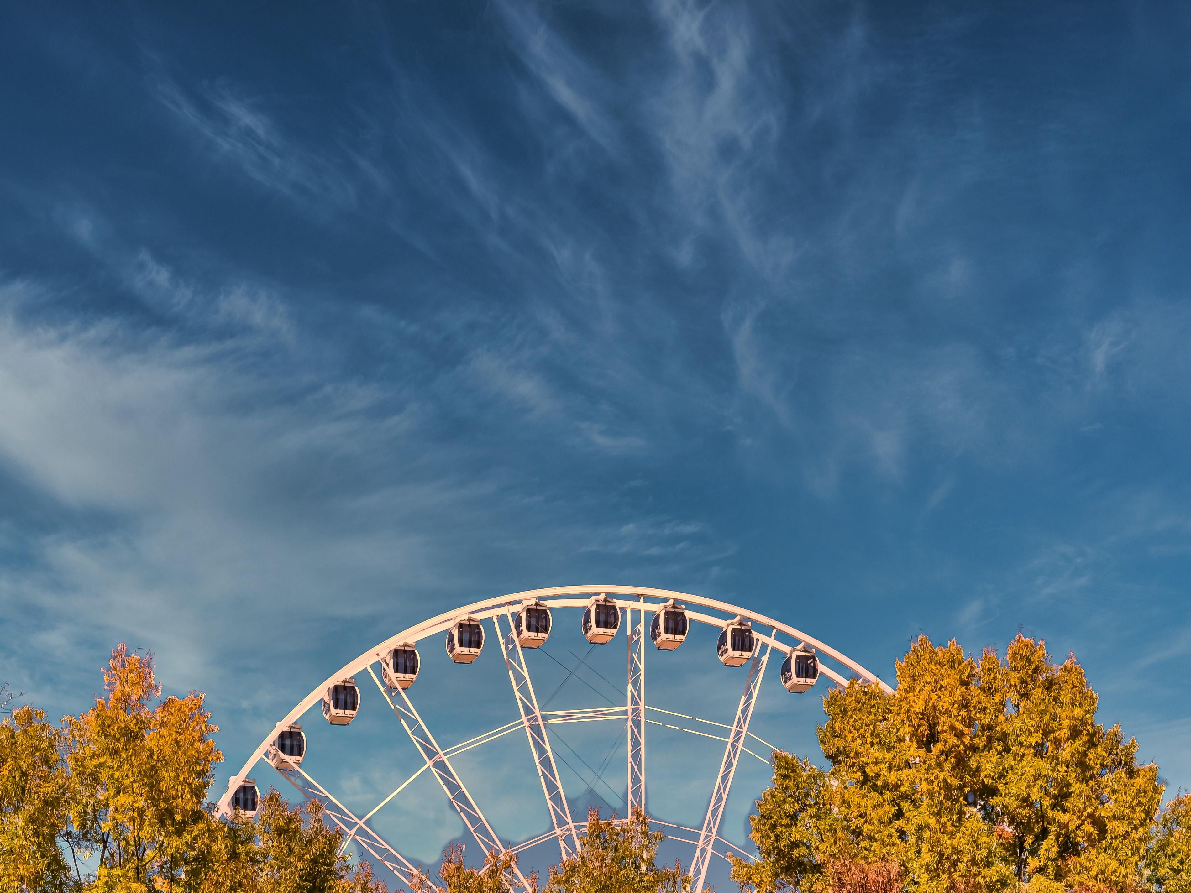 The traditional Autumn Fair on Wilhelmplatz brings fun for the whole family. Enjoy family-friendly rides, delicious food stalls, lively entertainment and discover handmade goods to take home. A seasonal highlight you should not miss!
