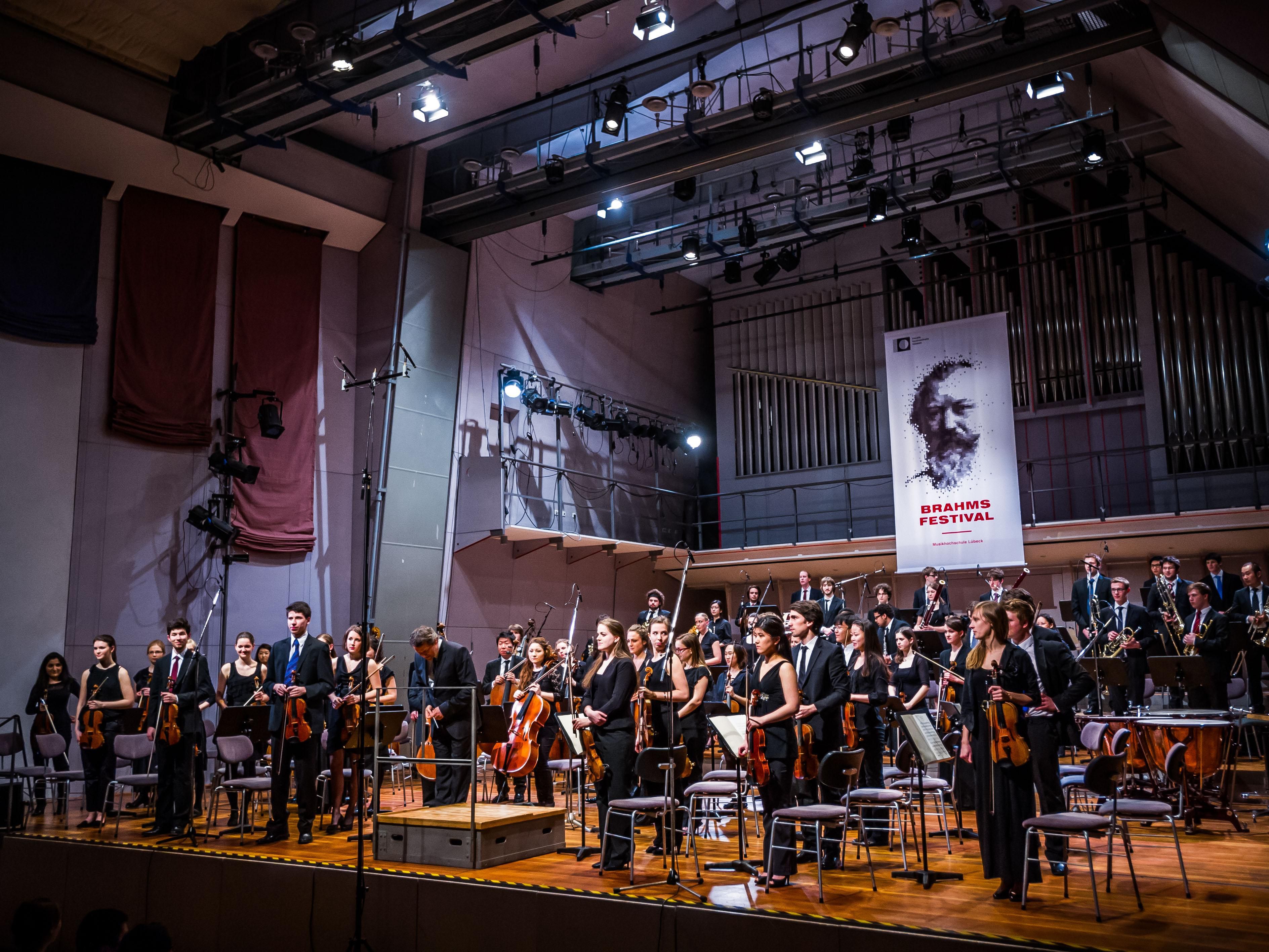 The Überseehaus offers a variety of free events – from classical concerts at the Brahms Festival by Lübeck’s music academy to relaxing after-work gatherings and family activities, such as those around Easter. A place for encounters and new experiences – just 20 minutes away from us.
