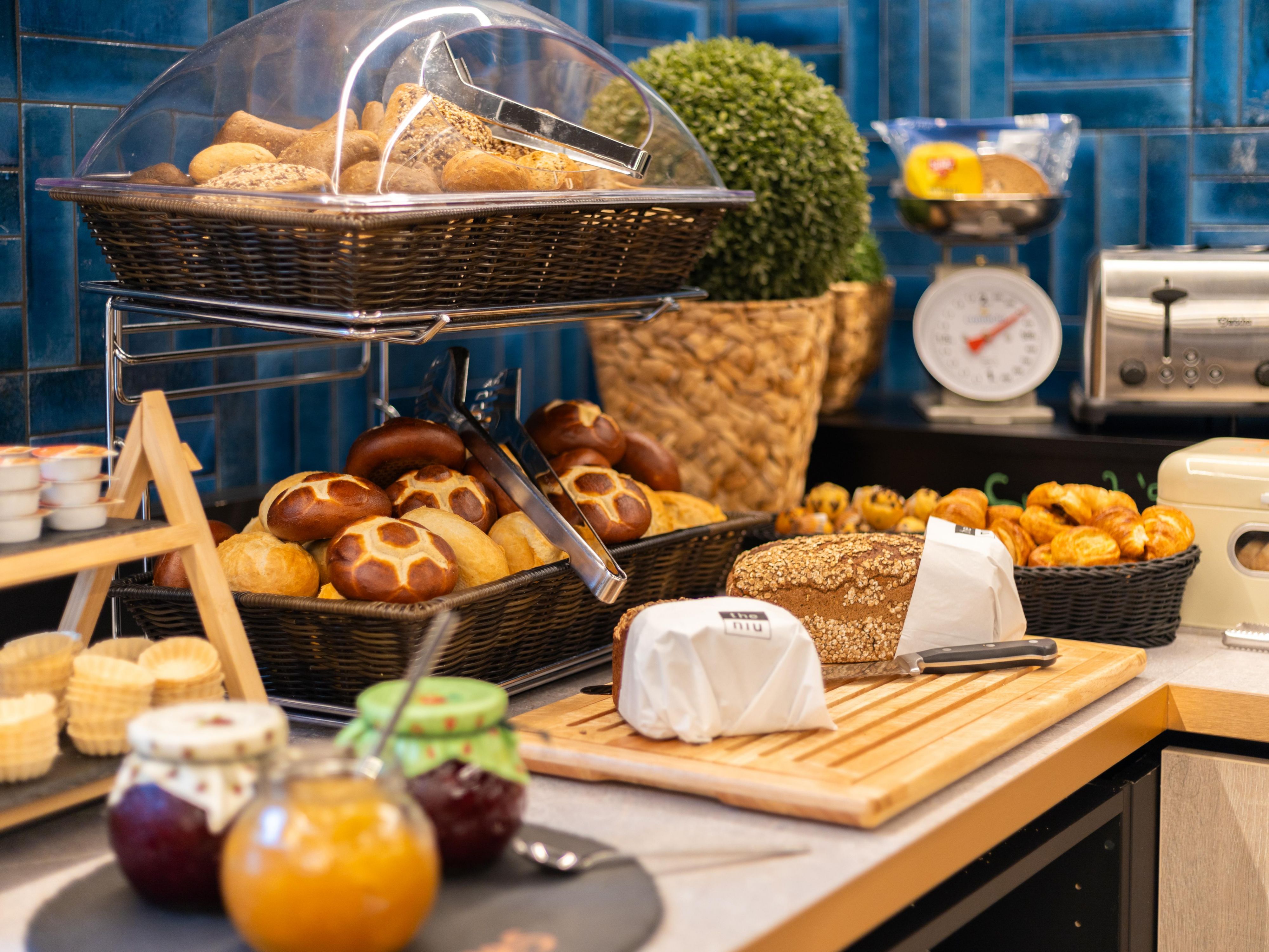 Enjoy an elaborate breakfast buffet that leaves nothing to be desired. From fresh fruit and muesli to a wide selection of sweet and savoury options, both hot and cold, there’s something for every taste. You won’t leave hungry or unsatisfied. Best of all, you can decide each morning whether to enjoy breakfast at the hotel or explore the city cafés.