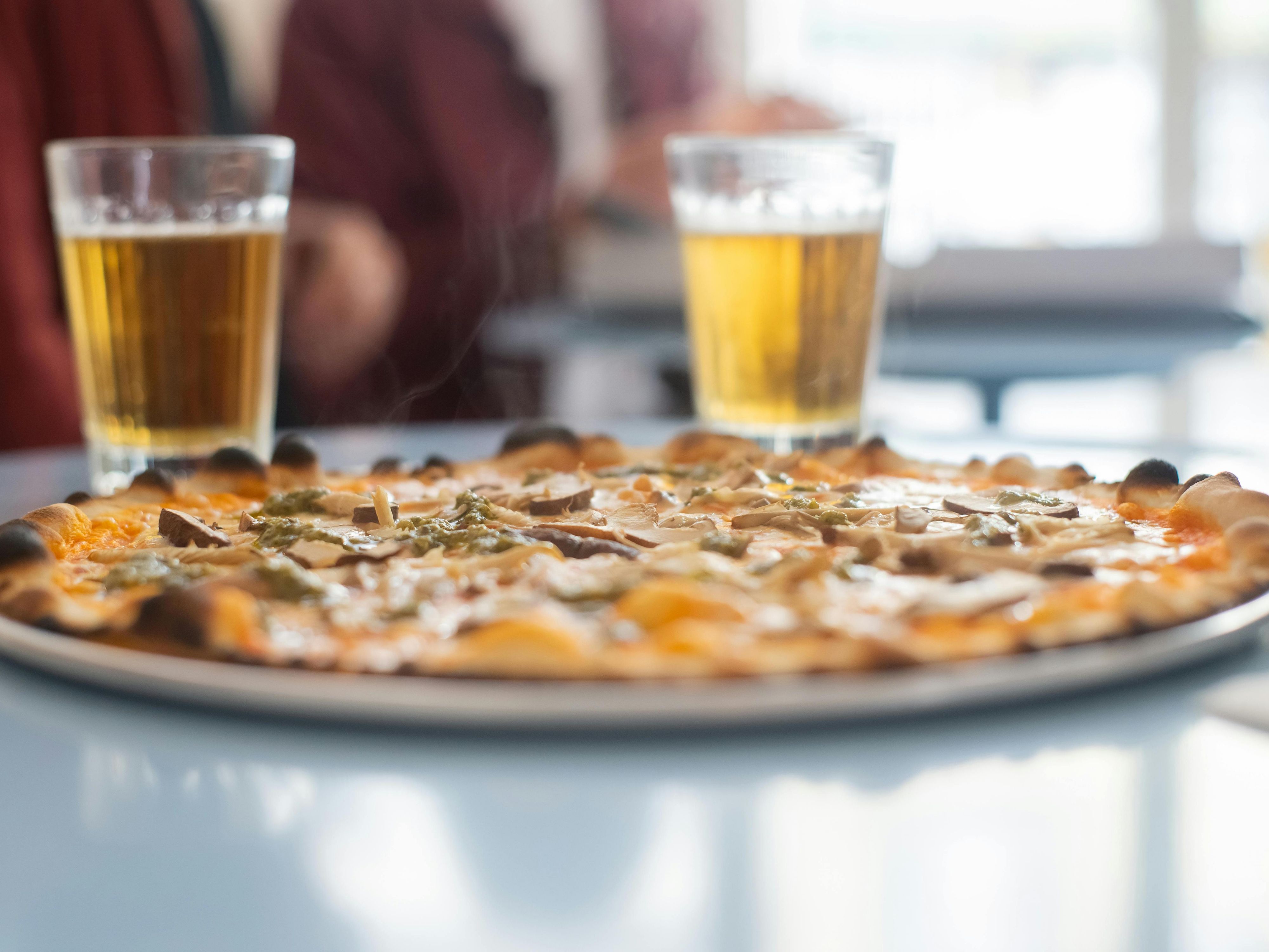 Match day in Mainz? Book our Football Package at Holiday Inn the niu, Mood Mainz: enjoy at least 2 nights with breakfast buffet, one beer or soft drink, plus a tasty pizza or tarte flambée. Ideal for football fans visiting Mainz! (Unused services are non-refundable.)