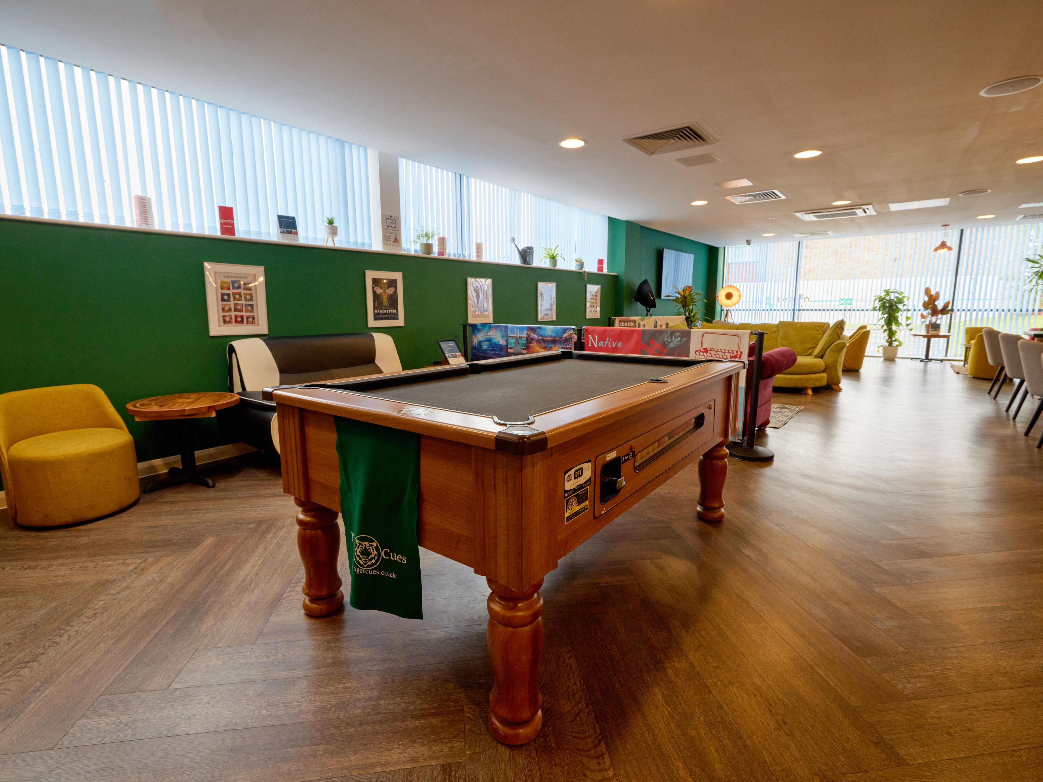 Welcome to our Living Lobby at Holiday Inn - the niu, Loom Manchester North – a cozy retreat where relaxation and socializing come together. Sink into cozy seating, browse our book selection, or challenge a friend to a game of billiards. It’s the perfect place to unwind, connect with fellow travelers, and soak up the relaxed vibe.