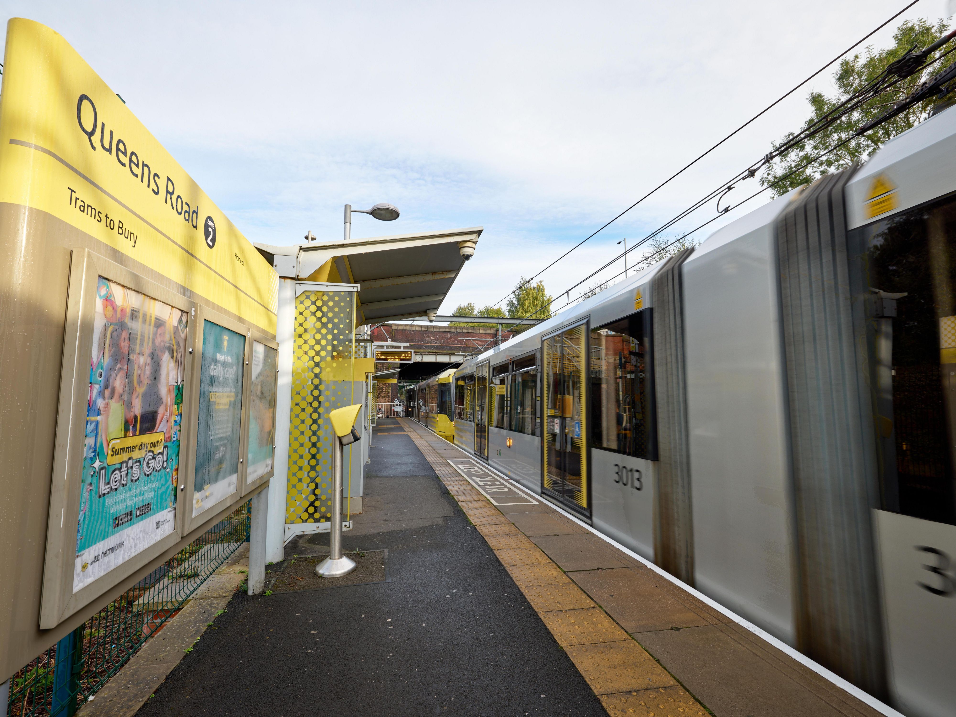 The hotel is located near the M60 motorway, offering quick access to Manchester city center and the surrounding areas. Queens Road tram stop is just a few minutes' walk away, providing a short ride to the city center, Manchester Arena, and other highlights. Enjoy convenient connections by car, tram, or bus.