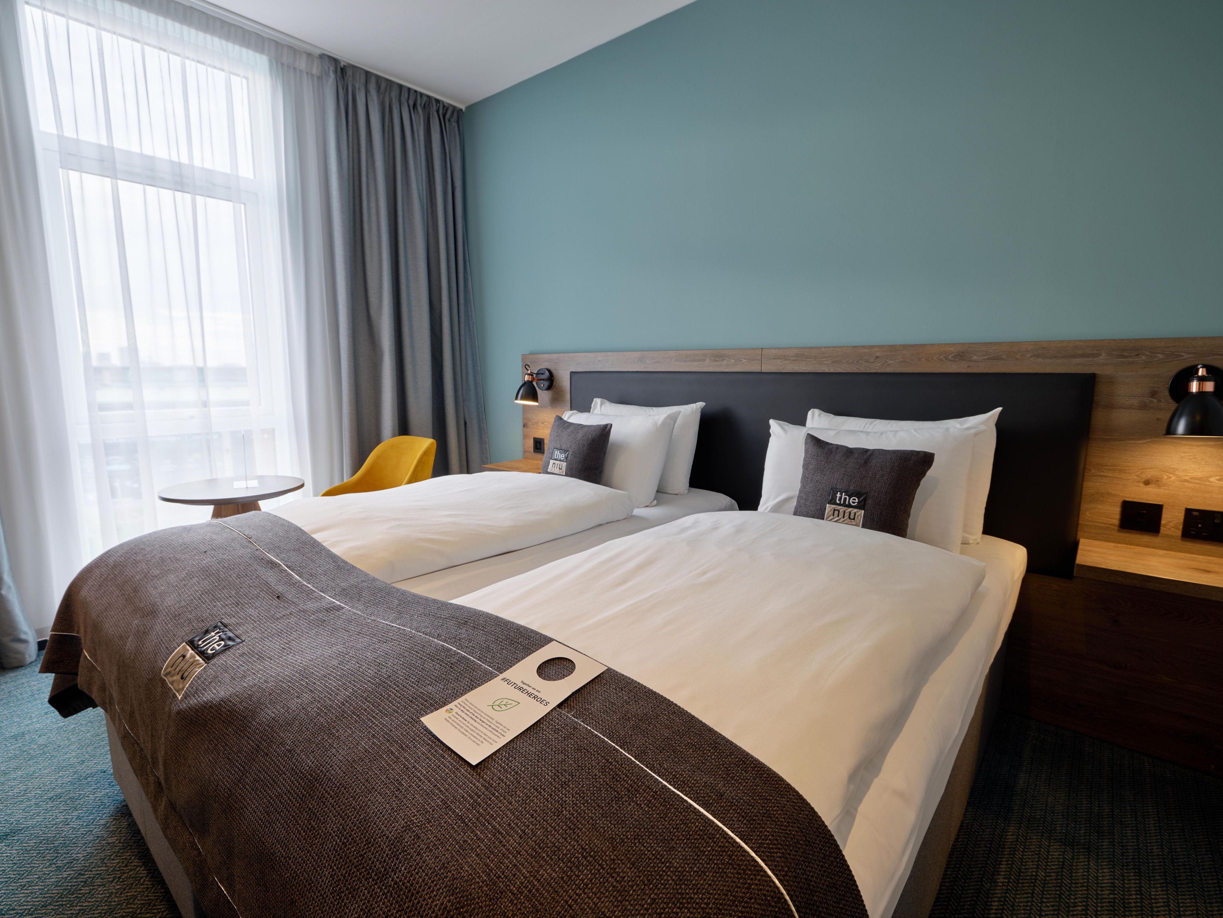 Make your summer escape to Manchester even more rewarding! With our Stay Longer, Pay Less offer, enjoy exclusive savings on stays of 3 nights or more with breakfast. The longer you stay, the more you save — up to 30% off our flexible bed & breakfast rate when booked in advance. Book now for a sunny getaway!