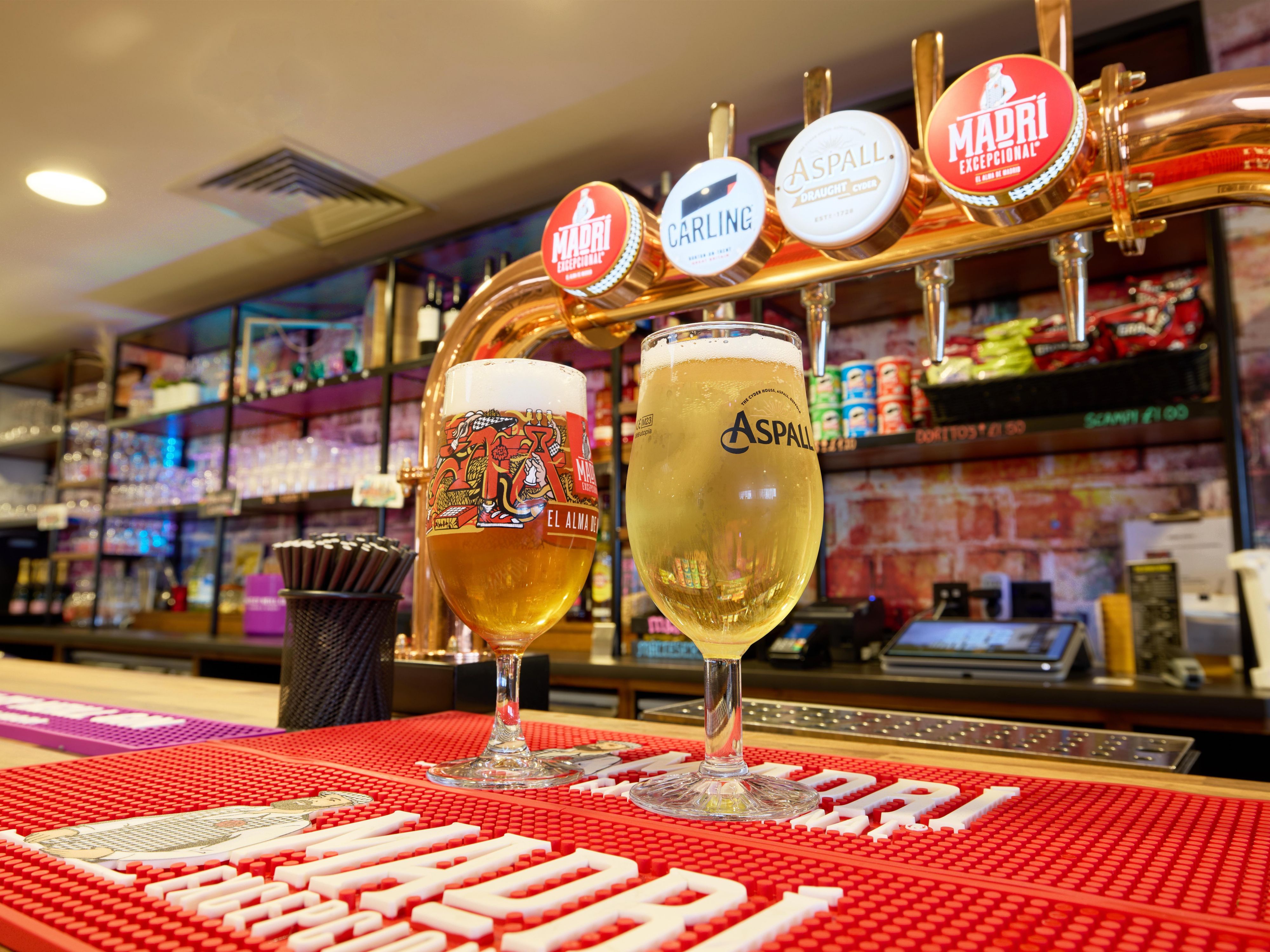 Celebrate Manchester Oktoberfest and Halloween with our exclusive Happy Hour at Holiday Inn - the niu, Loom Manchester North. On 31 October and 1 November only, from 3pm to 5pm, enjoy buy 1 get 1 free drinks. Perfect for a pre-drink before heading out to parties. Available only for direct bookings—book your room and join the fun!