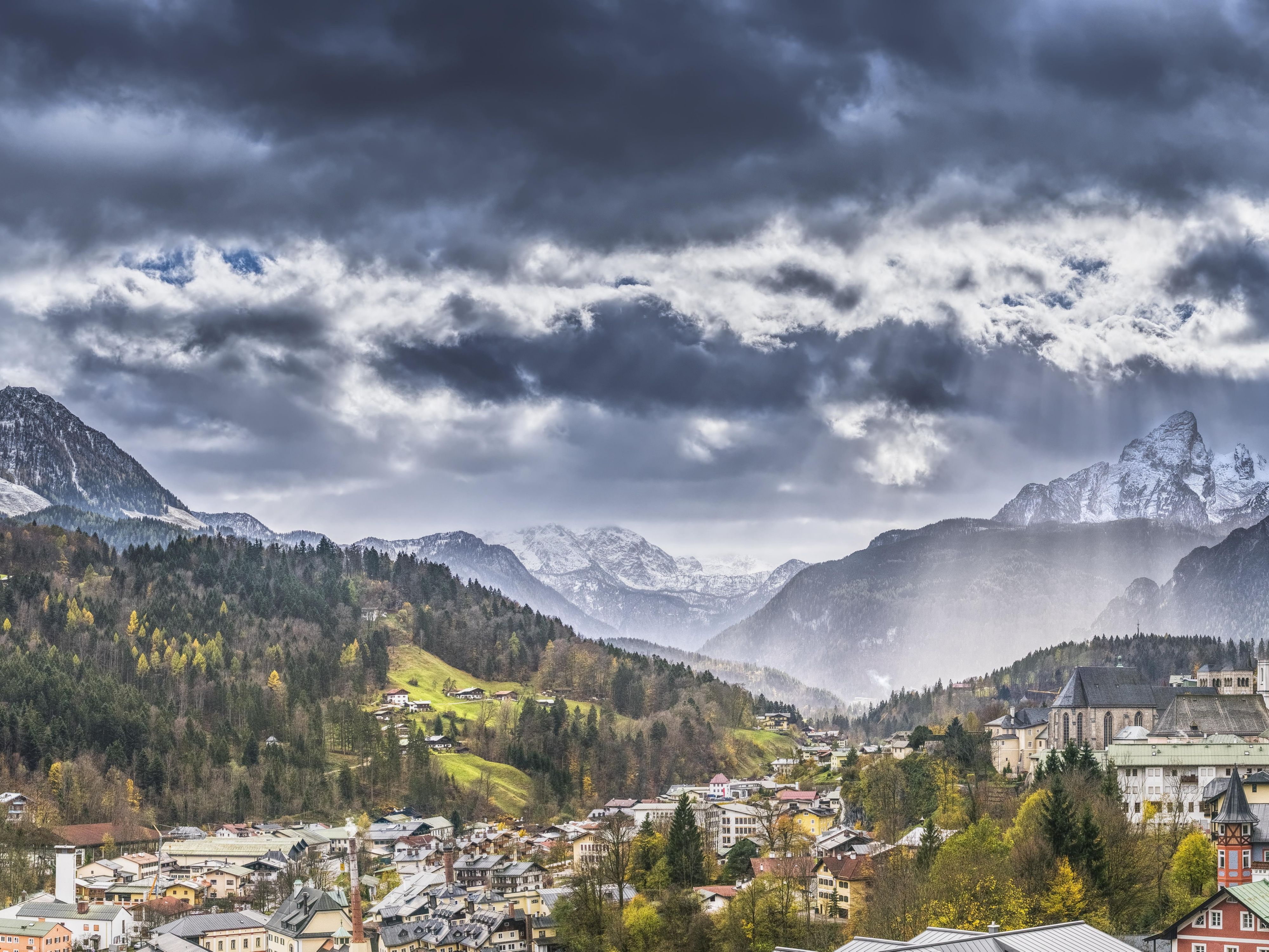 Perfectly located for your onward journey: The A6 takes you directly to Prague in the heart of the Czech Republic, while the nearby A9 leads you into the breathtaking Alpine landscapes. With parking (for a fee) and free EV charging stations, our hotel ensures you’re well-prepared and ready to embark on your next adventure.