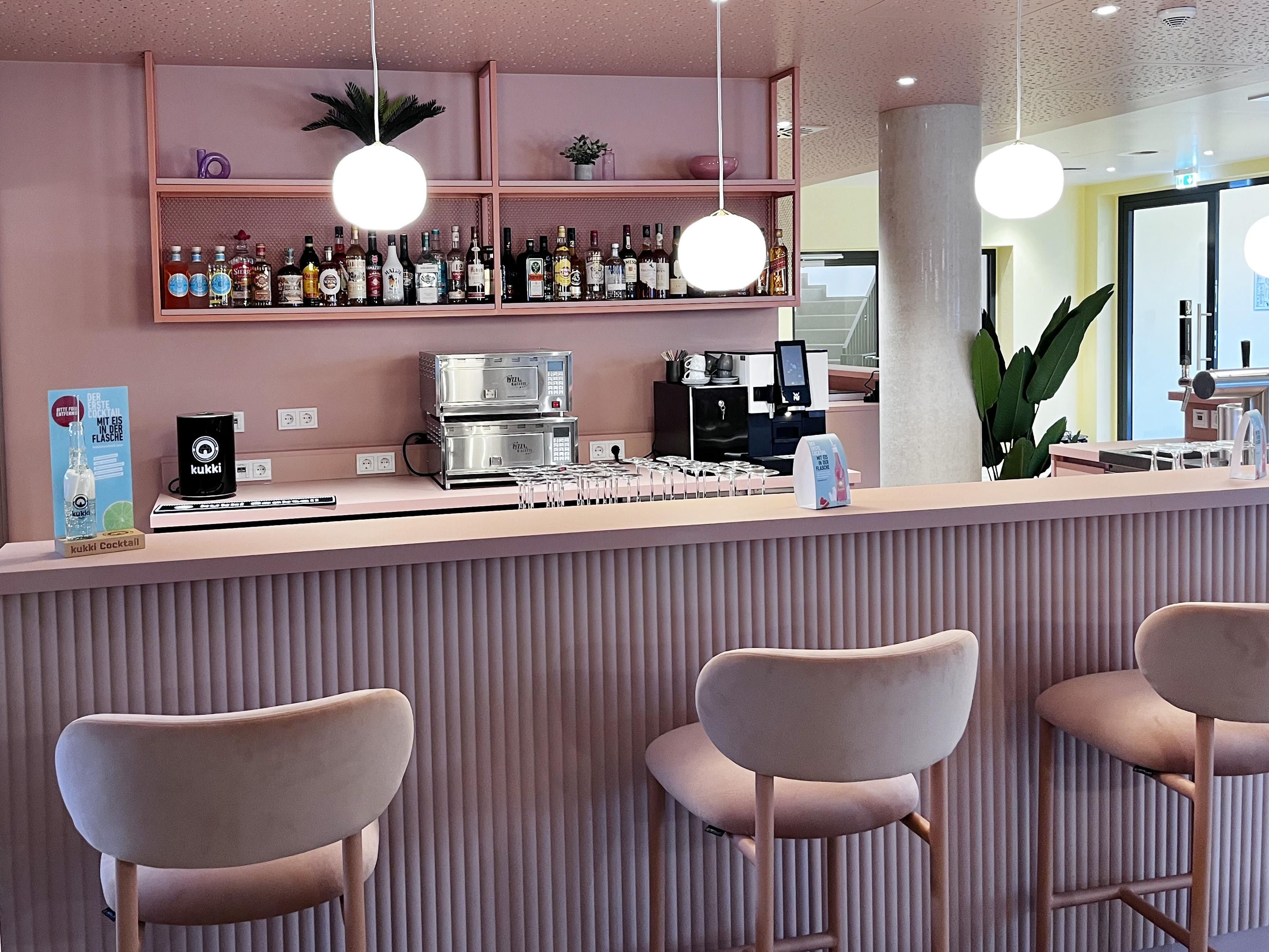  Holiday Inn - the niu, Flux Passau Bar