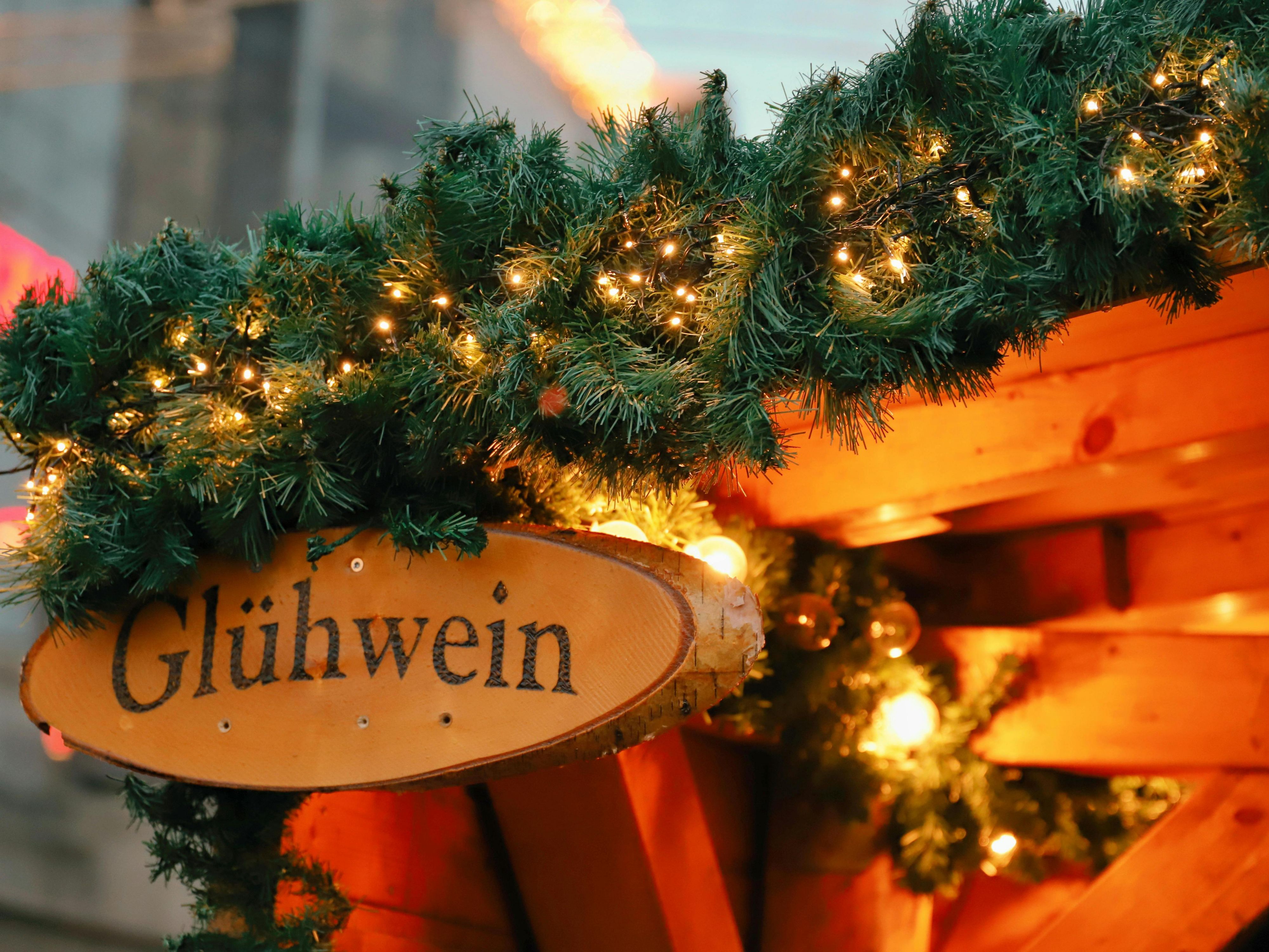 Just a short walk from the hotel, the Passau Christmas Market on Cathedral Square shines in festive light. Enjoy mulled wine, gingerbread, and handcrafted gifts while soaking in the warm holiday spirit of the beautiful three-river city.