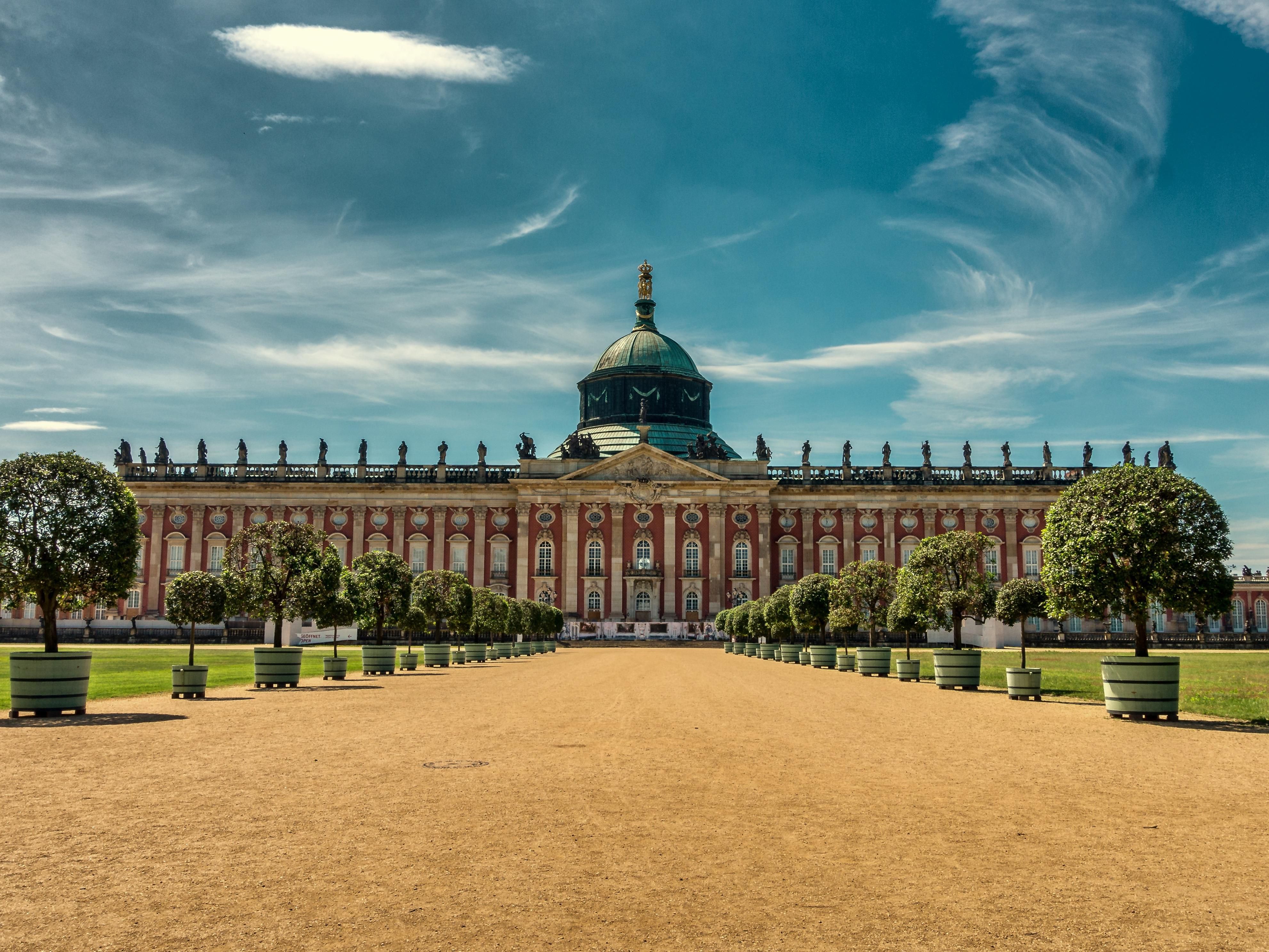 From June 13 to 29, Potsdam becomes the stage for a "Grand Tour" of music. Experience captivating concerts, operas, and open-air events set against stunning historic backdrops. Make the most of your visit with a stroll through Sanssouci Palace Park or a relaxing boat tour on the Havel. Book your stay early to enjoy exclusive discounted rates!