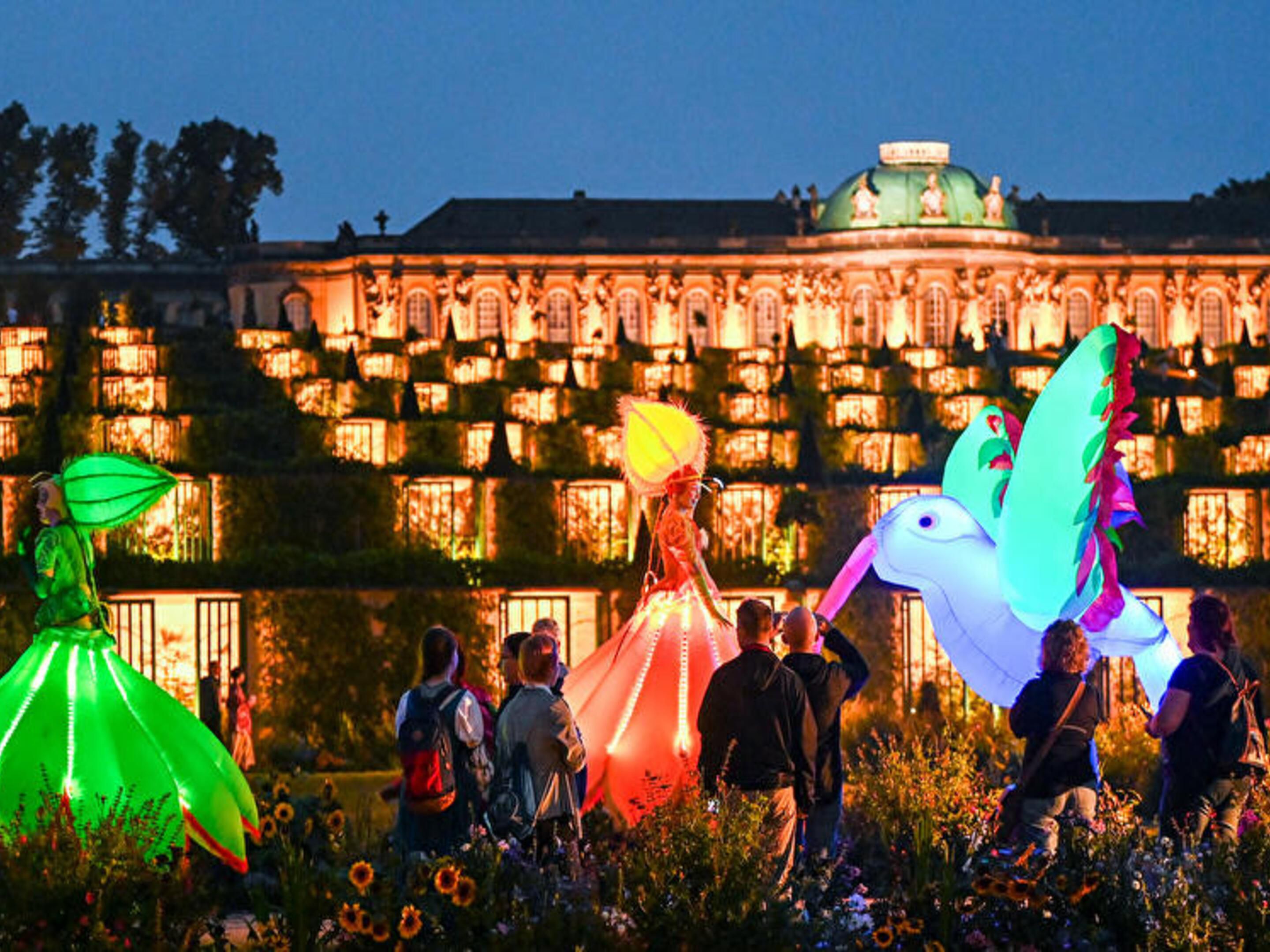 Experience royal flair at Sanssouci Park during the Potsdam Palace Night on August 22–23. Under the motto “Potsdam dances!”, enjoy dazzling lights, concerts, performances, fireworks, and fine food in a magical UNESCO World Heritage setting. This magical night sells out fast—book your stay now and be part of Potsdam’s most enchanting summer event!