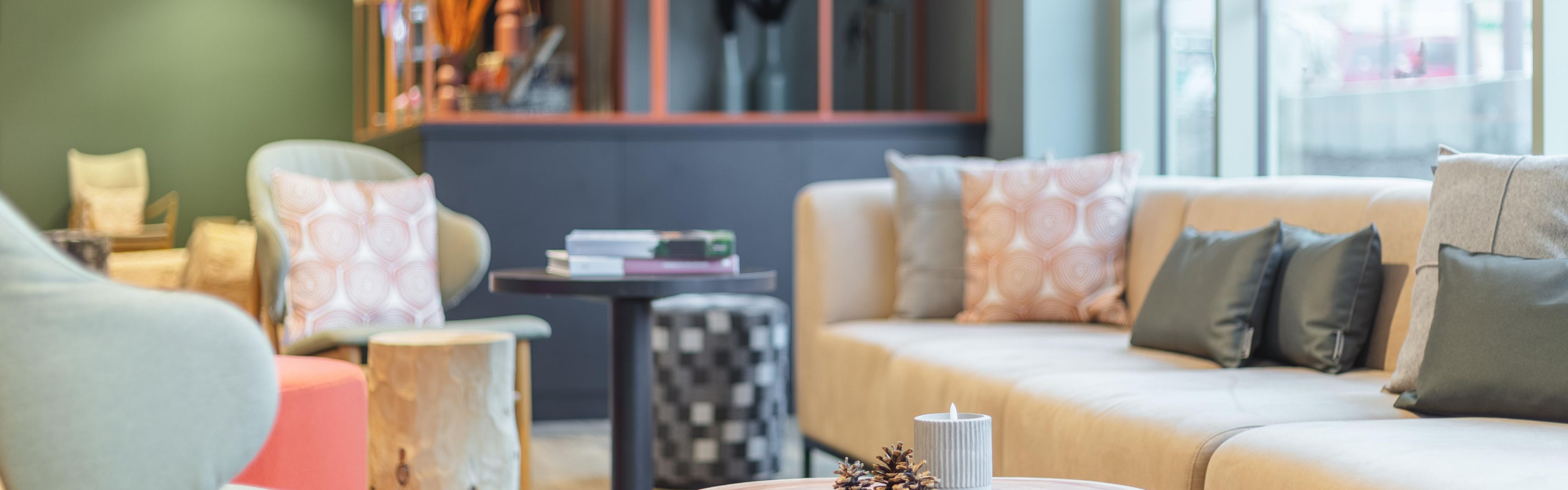 Cozy and comfortable lobby to relax and meet