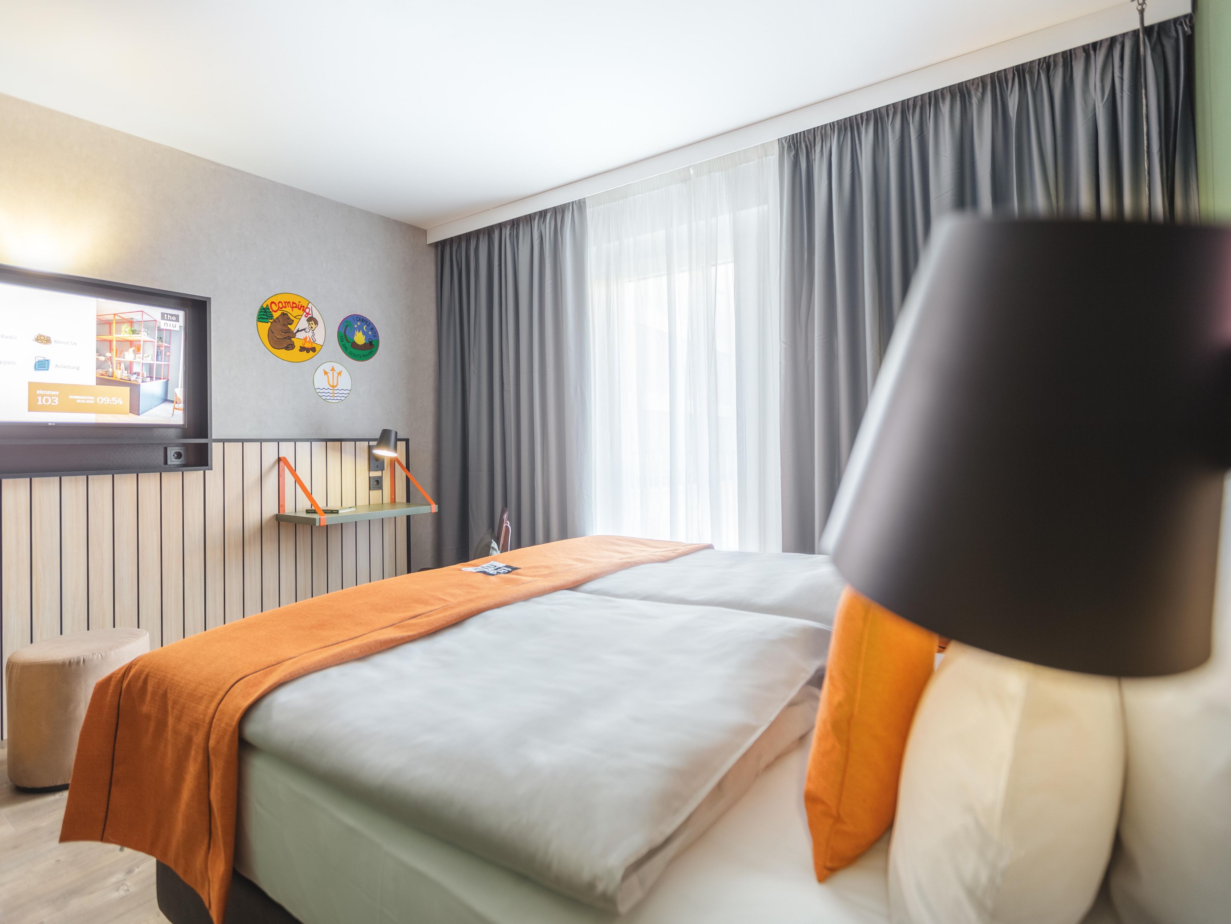 Do you like listening to your favourite radio station, your own playlist or the latest news in the morning? Then simply connect your smartphone to the sound system in your room. After all, your own wake-up routine is still the best!