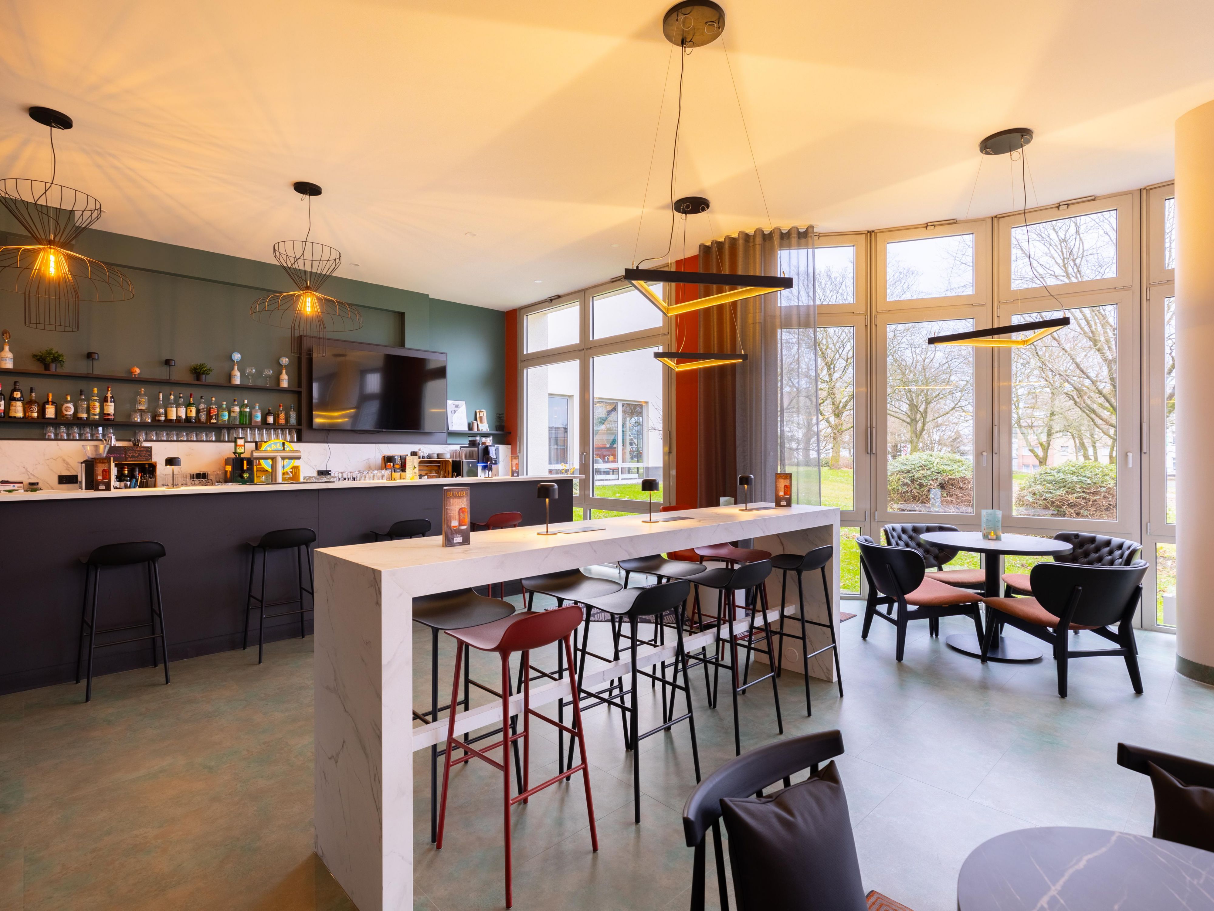 Our Lobby Bar is open all day and night and serves fresh drinks and tasty food as tarte flambée and pizza baguettes. Ideal for an easy dinner or your Late Night Snack.