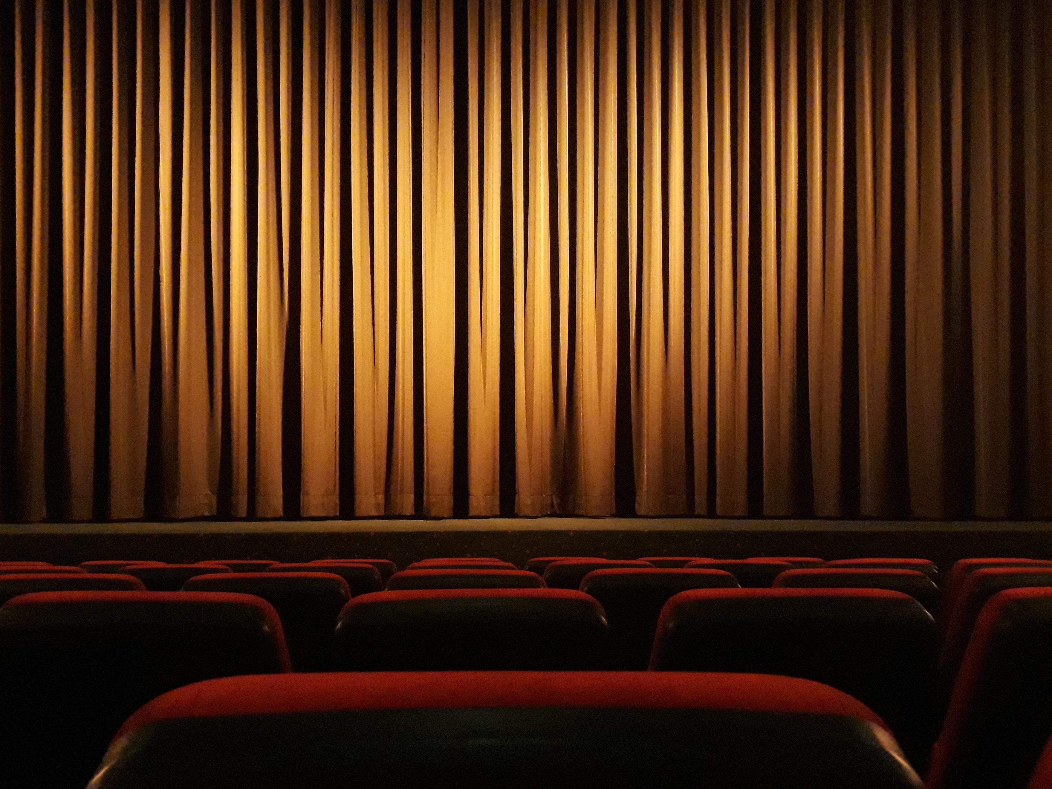 Are you looking for comfortable accommodation in the immediate vicinity of the Stage Palladium Theater in Stuttgart? Our hotel offers you the ideal location to easily reach your events, concerts or shows. Just a few minutes away from the theater, you can arrive relaxed and enjoy your evening without stress.