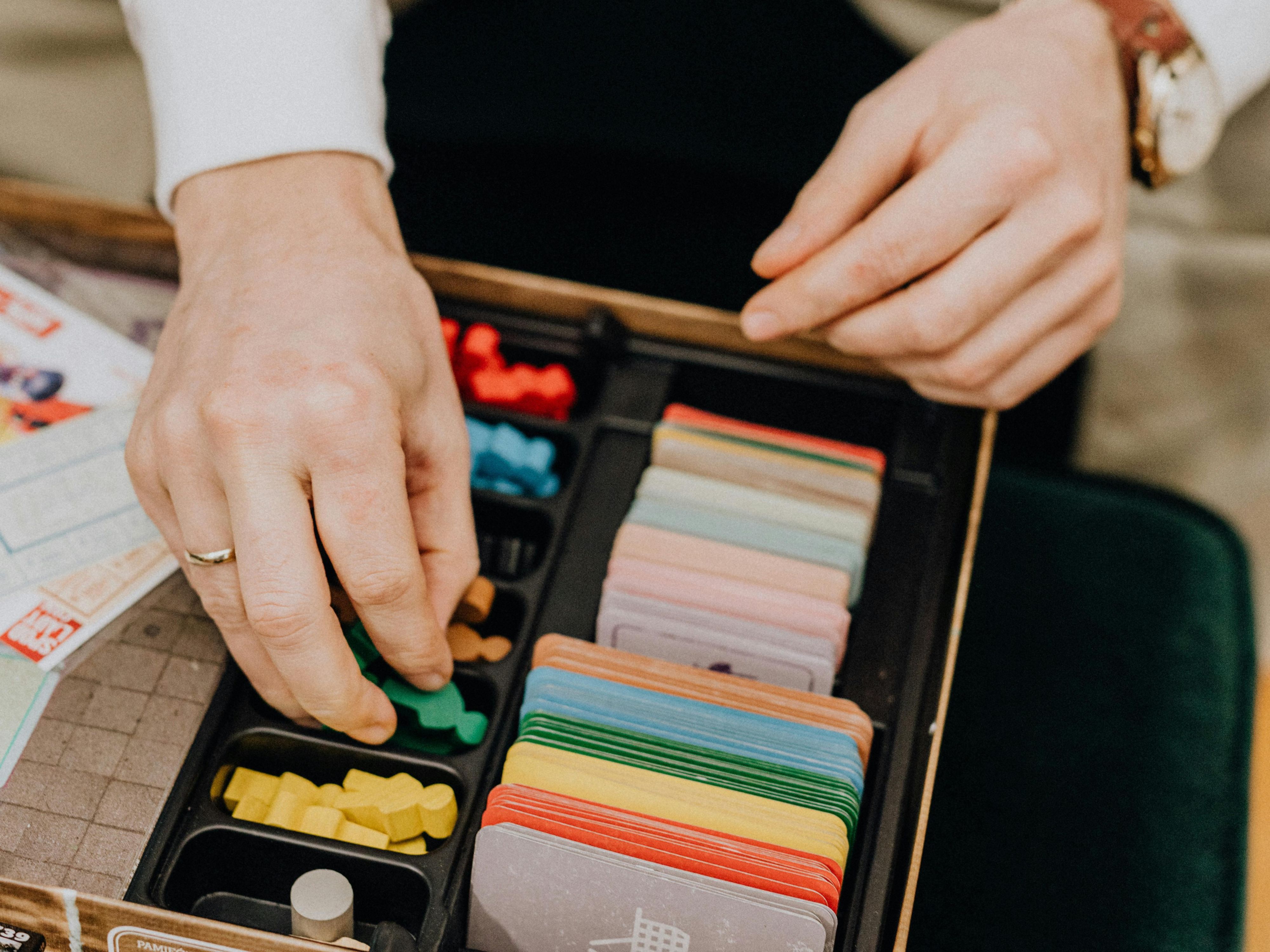 Each room comes with a game box featuring card games and more for fun and relaxation. Whether you’re unwinding after a day of sightseeing or enjoying a cozy night in, there’s always entertainment at your fingertips. Perfect for families, friends, or solo travelers!