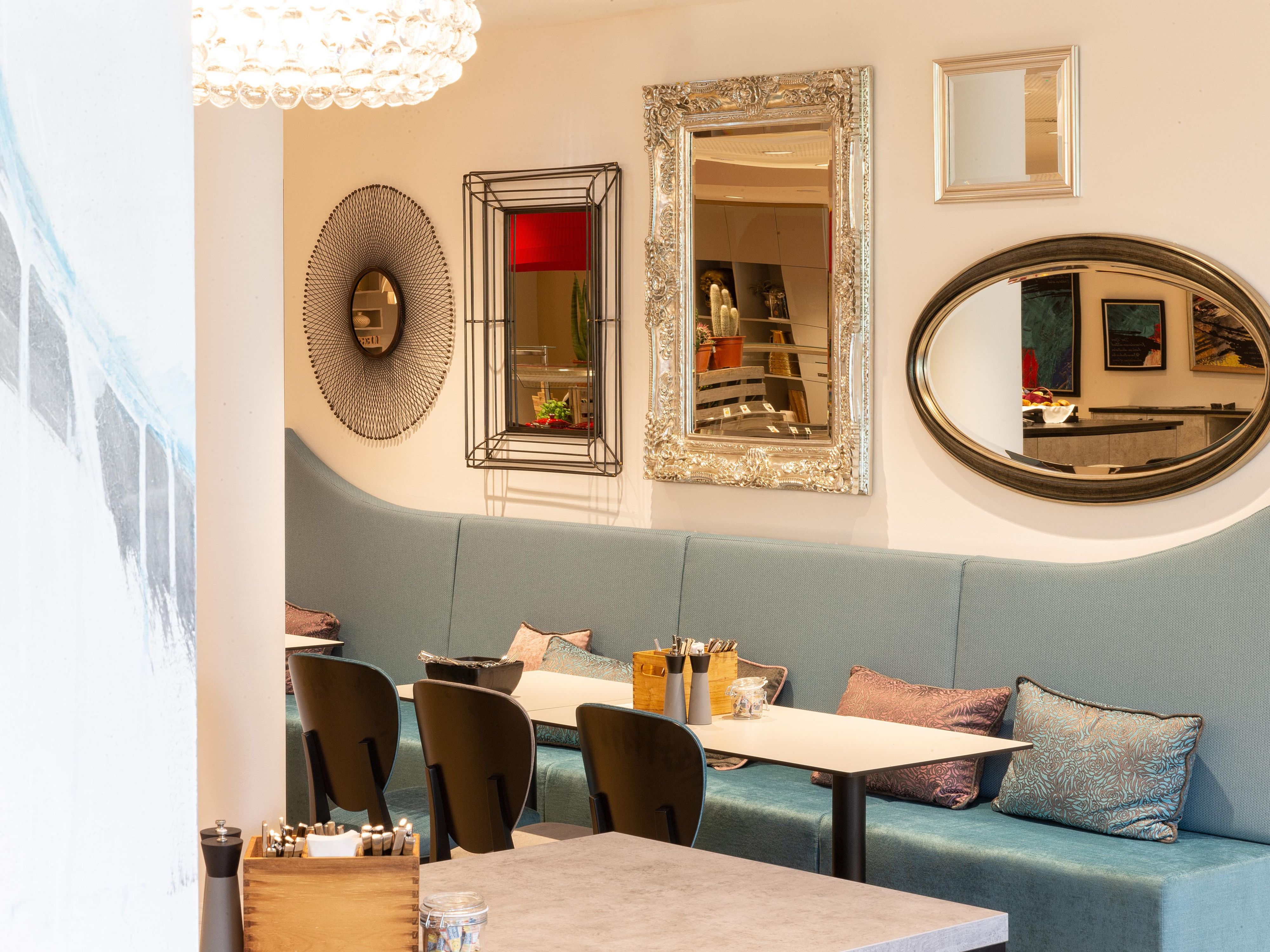 Our Living Lobby blends a relaxed atmosphere with a productive vibe. Enjoy stylish co-working spaces featuring high-speed Wi-Fi, comfortable seating, and room for creative breaks. Whether you're here to work or unwind, you'll find the perfect balance between productivity and comfort.