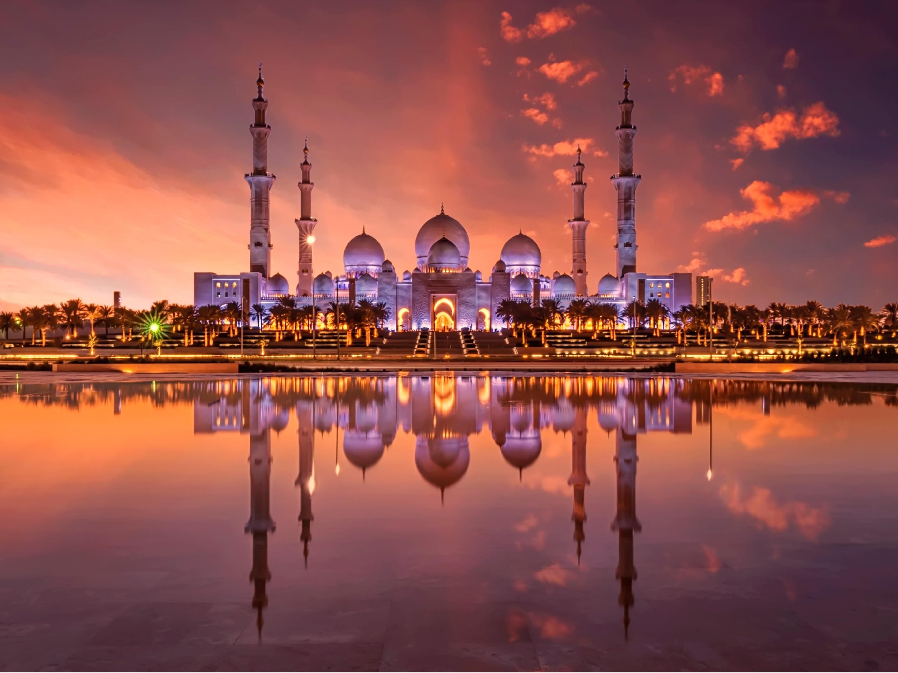 Discover the surroundings of Holiday Inn® Abu Dhabi with the Department of Culture and Tourism.