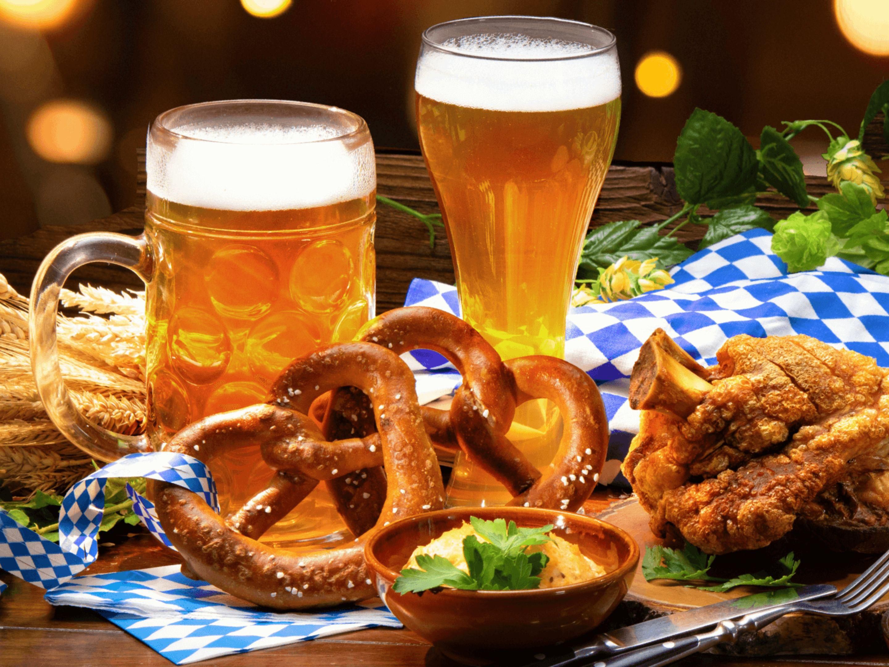 Oktoberfest is here at Stock Burger! 
Join us from 10th – 25th October for a delicious Bavarian dinner paired with special German beer. Call us for the full menu and get ready to feast! 