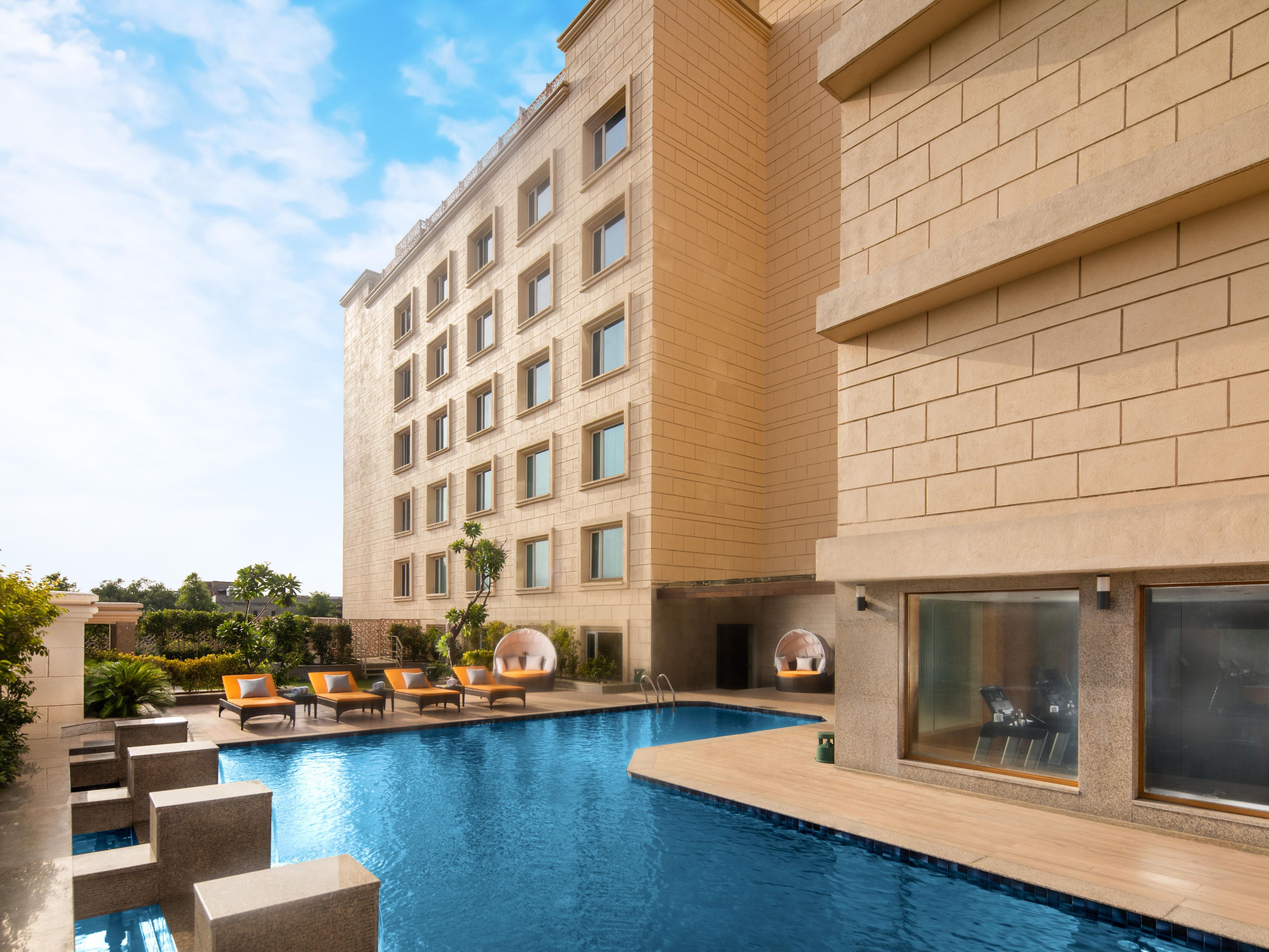 A leisurely outdoor swimming pool adjoining a lush landscaped garden. Enjoy and relax at our refreshing recreational facilities with your loved ones.