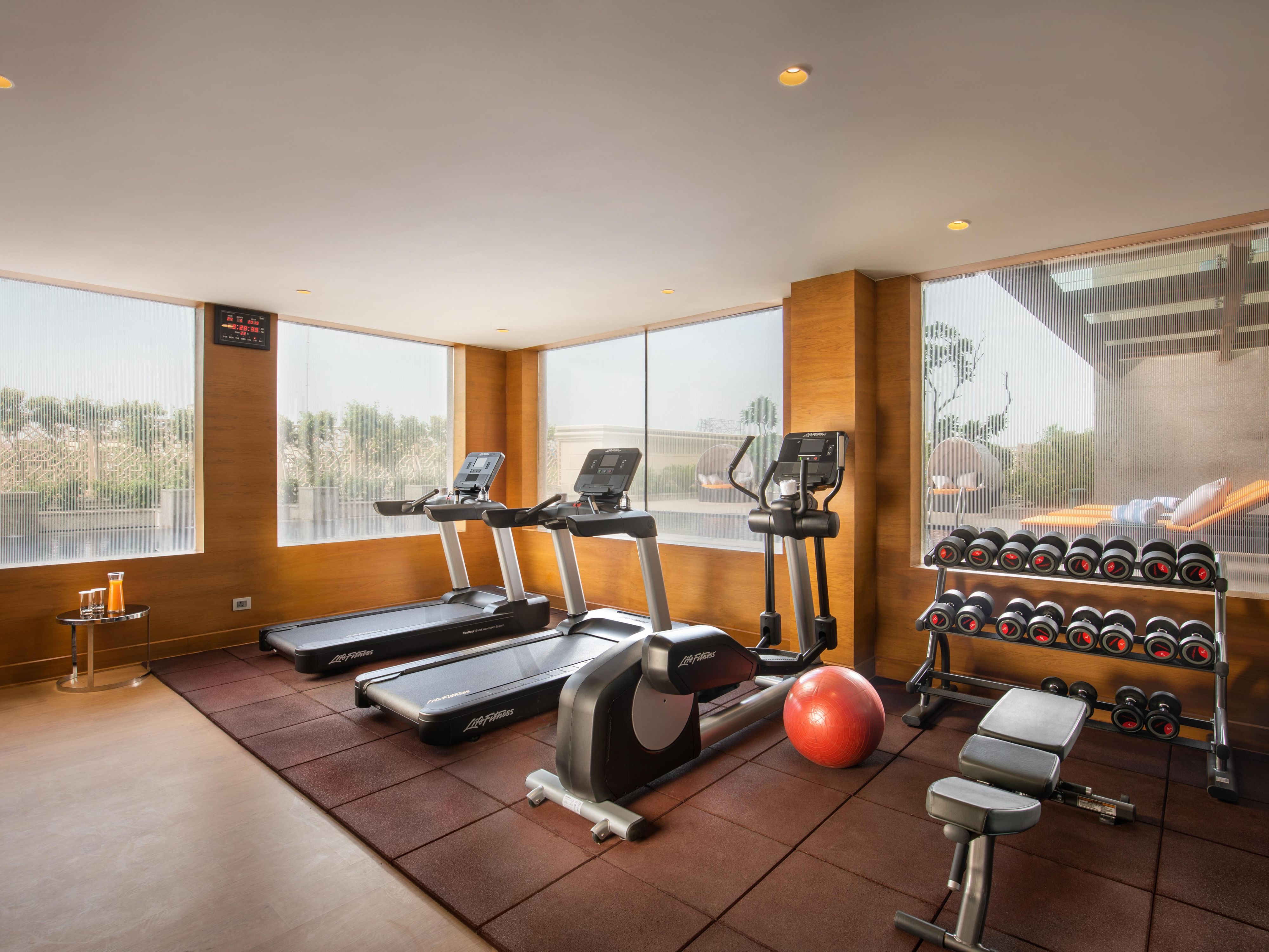 With state-of-the-art amenities, our modernly equipped gymnasium helps the discerning traveler to stay fit while on the go. Our personalized training sessions by professionals will help you to relax and revive.