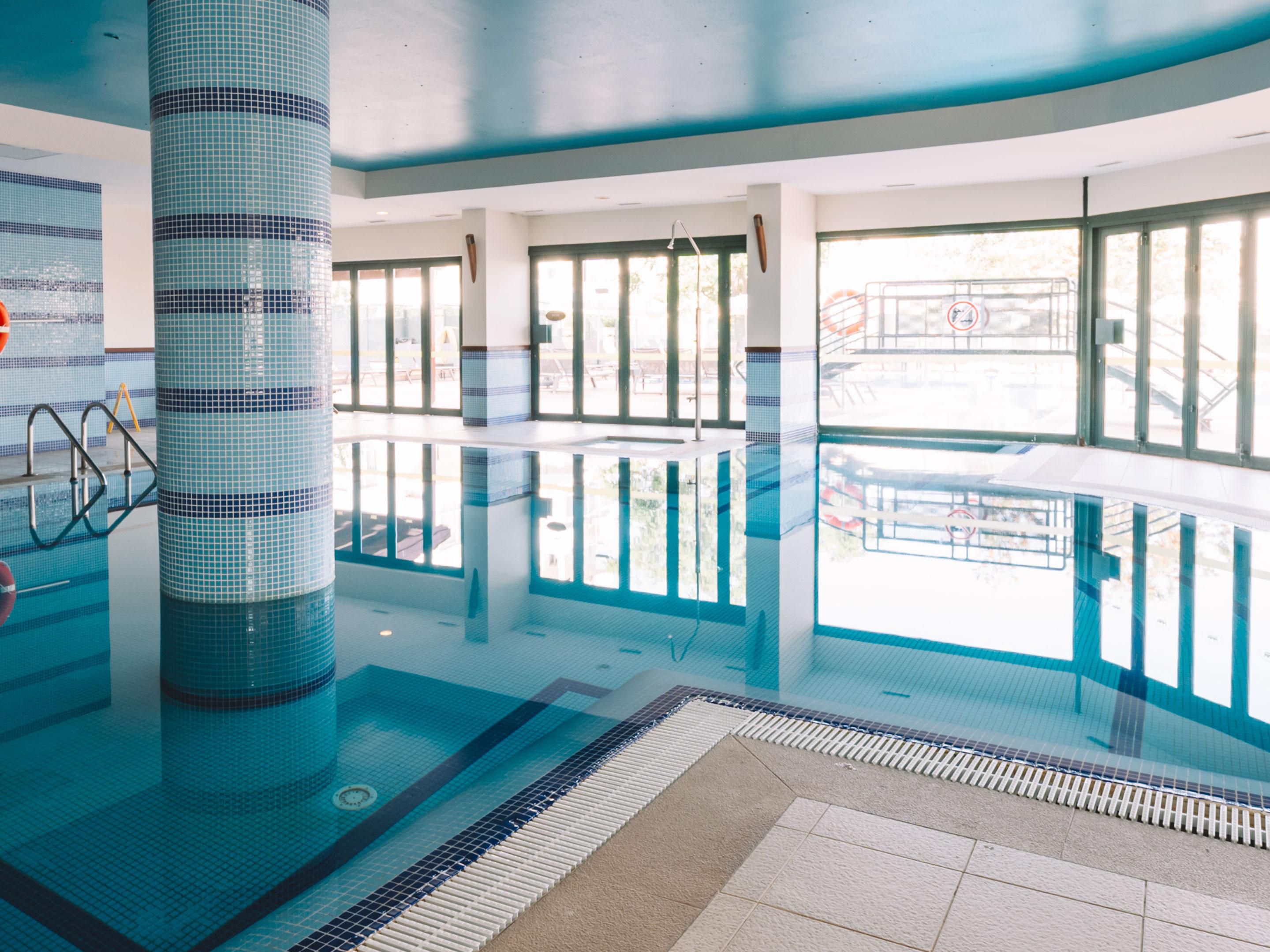 The hotel offers free access to the heated indoor pool all year round. Children are welcome, as long as accompanied by adults, providing a pleasant experience for the whole family, regardless of the season.