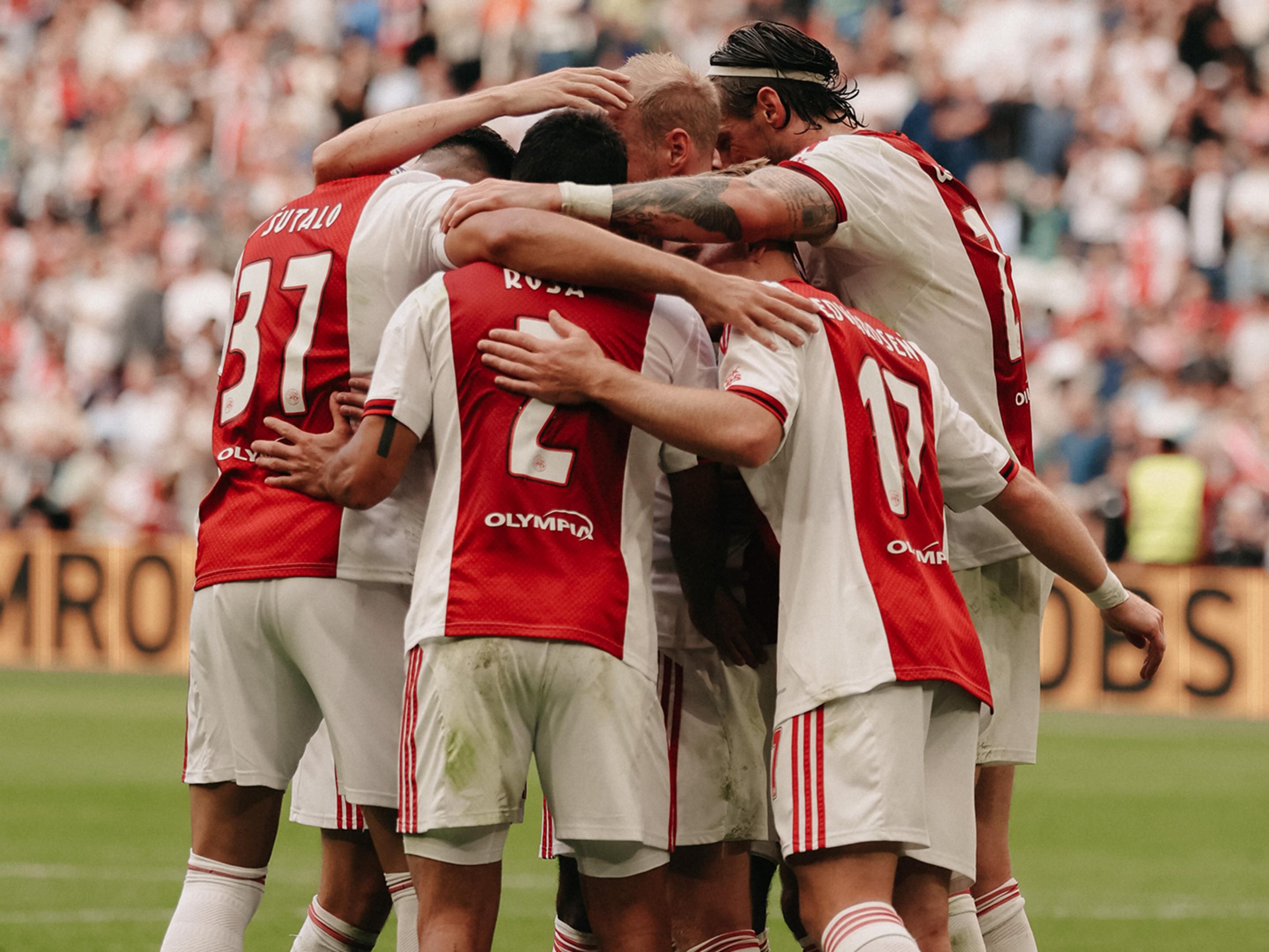 Ajax will face Benfica in the Champions League on the 25th of November! Come to the Johan Cruijff ArenA in Amsterdam, experience the atmosphere, and end the evening relaxed with a comfortable overnight stay in our nearby hotel.