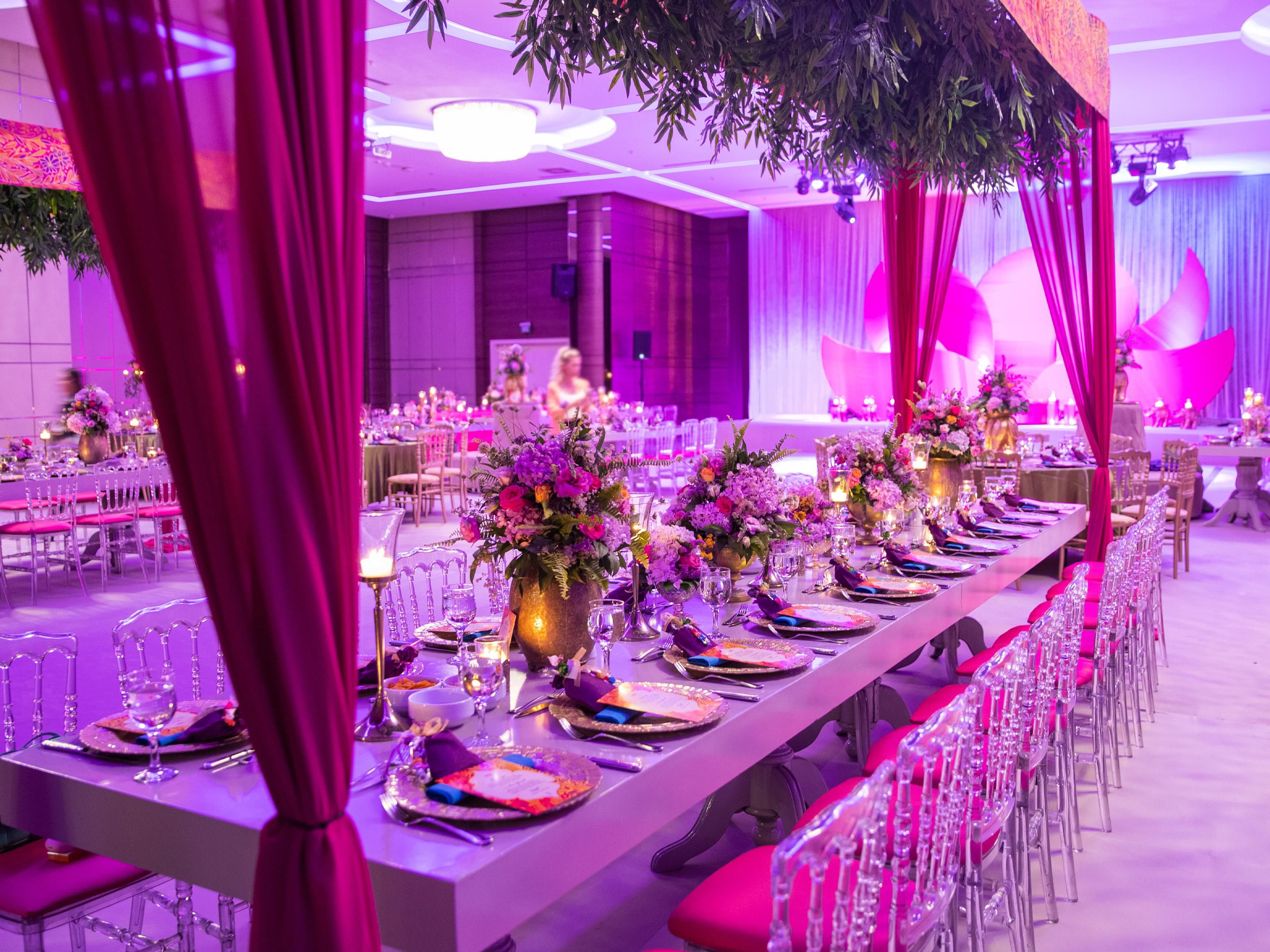 Live your wedding experience for 250 people up to 500 people with the difference of Holiday Inn Ankara Çukurambar.