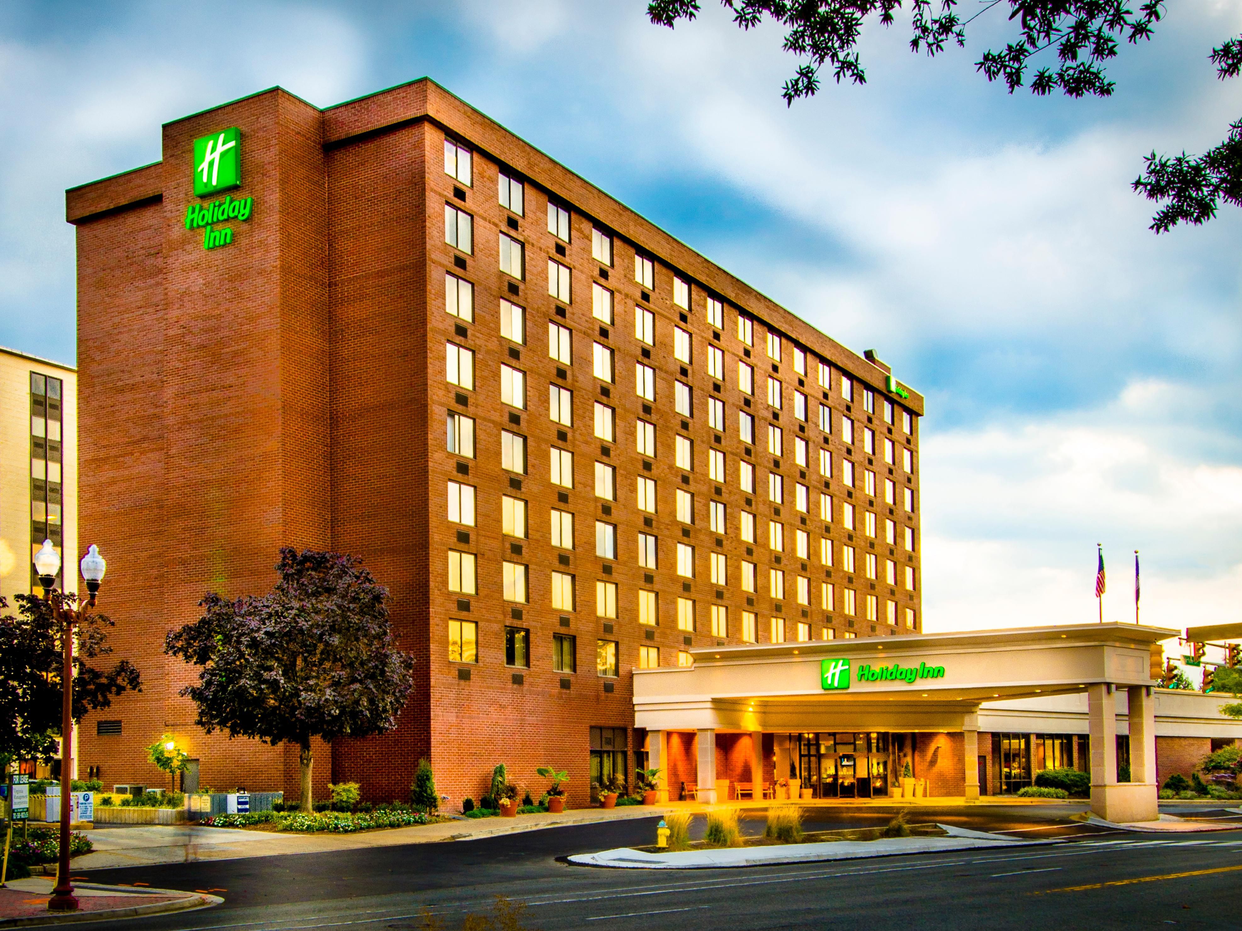 Located three blocks from the Ballston-MU Metro (Orange/Silver line), our hotel invites you to experience our city. We are close to shopping, dining, and top Arlington attractions like Ballston Quarter, Kettler Capitals Iceplex, and the Pentagon Memorial. The hotel is across the river from Washington, DC, the National Mall, White House, and more.