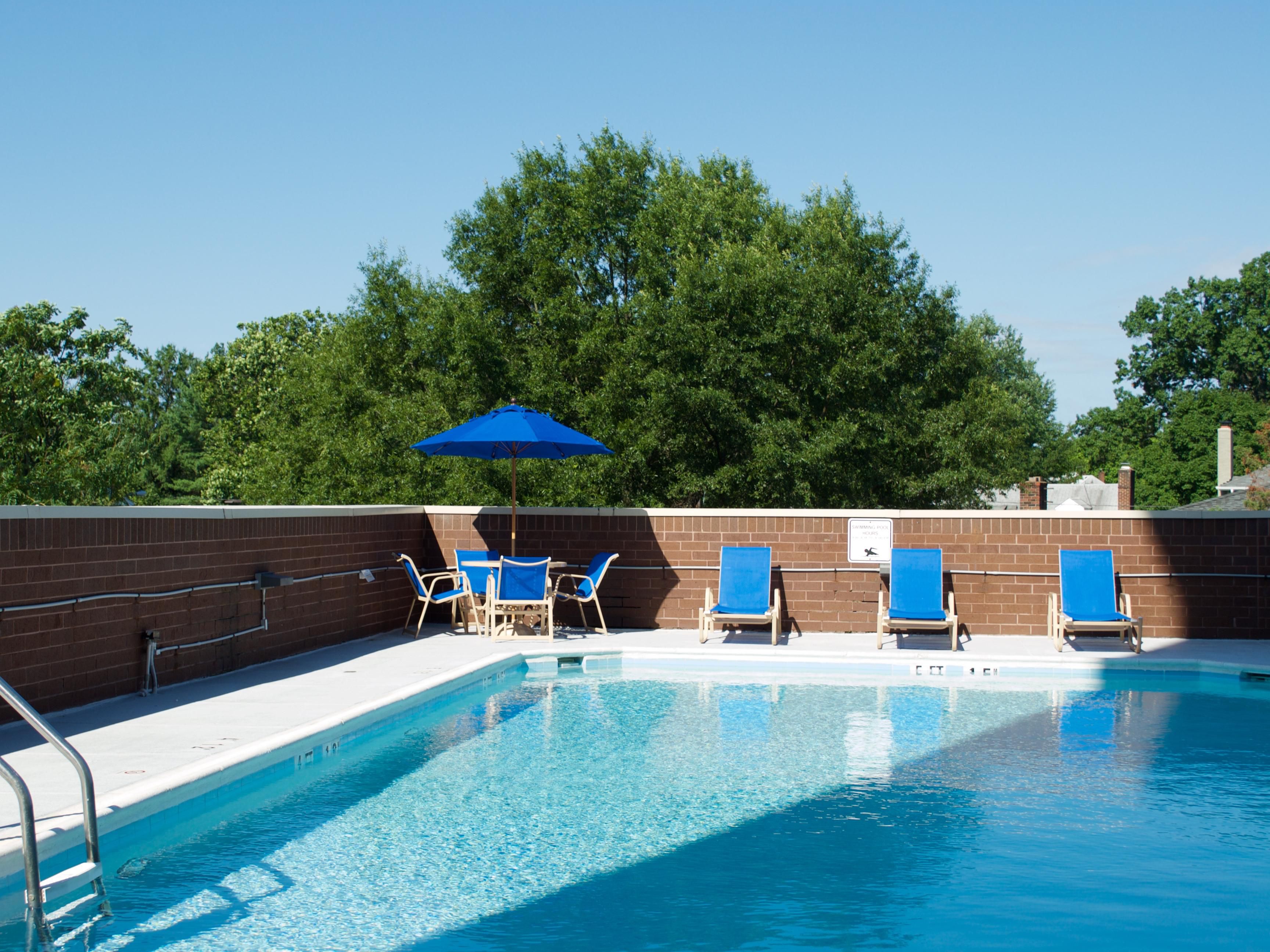 Seasonal Outdoor Swimming Pool