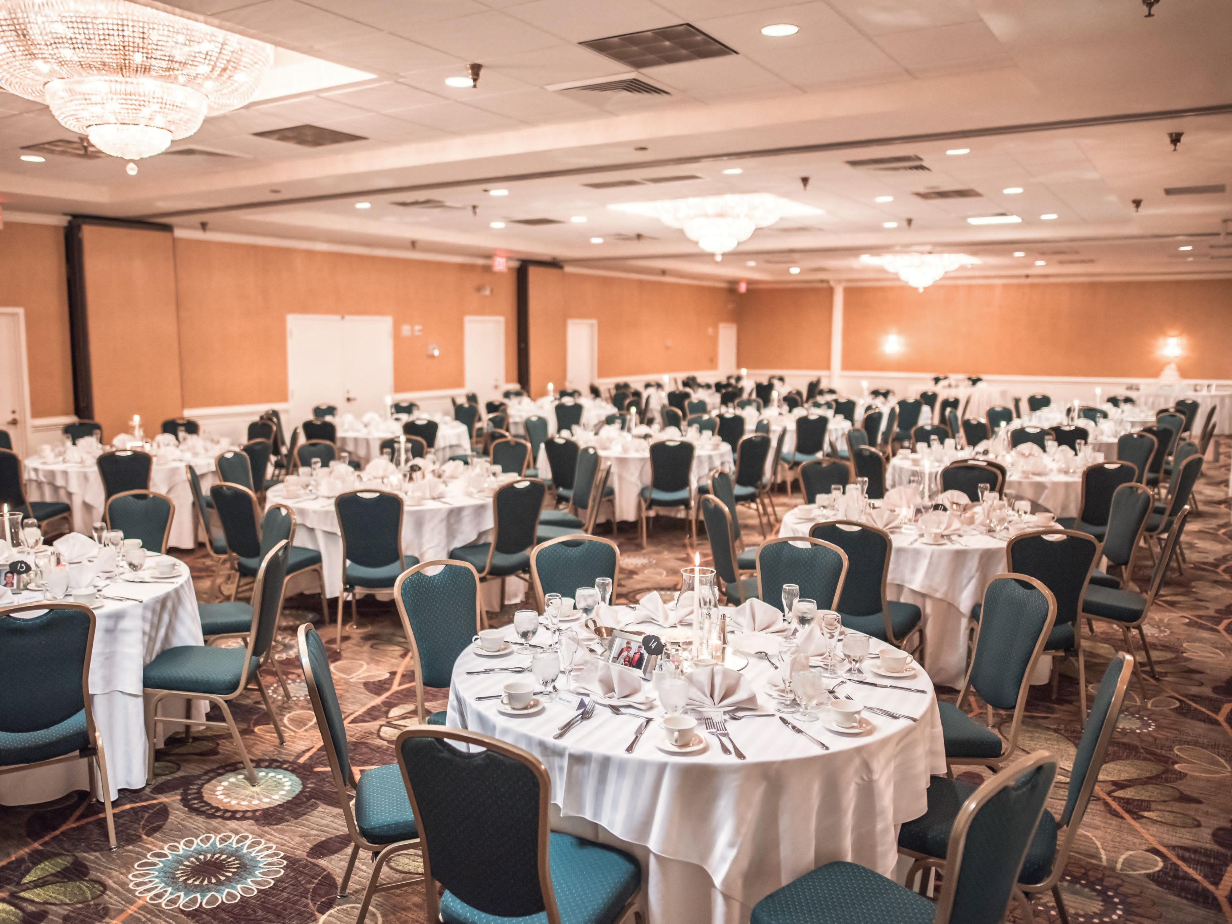 Meet, connect, and celebrate in nearly 5,000 square feet of event space, including two ballrooms. Our stylish Arlington meeting space is perfect for business and social gatherings, from small conferences to weddings and reunions. Bring it all together with audiovisual equipment and catering services.