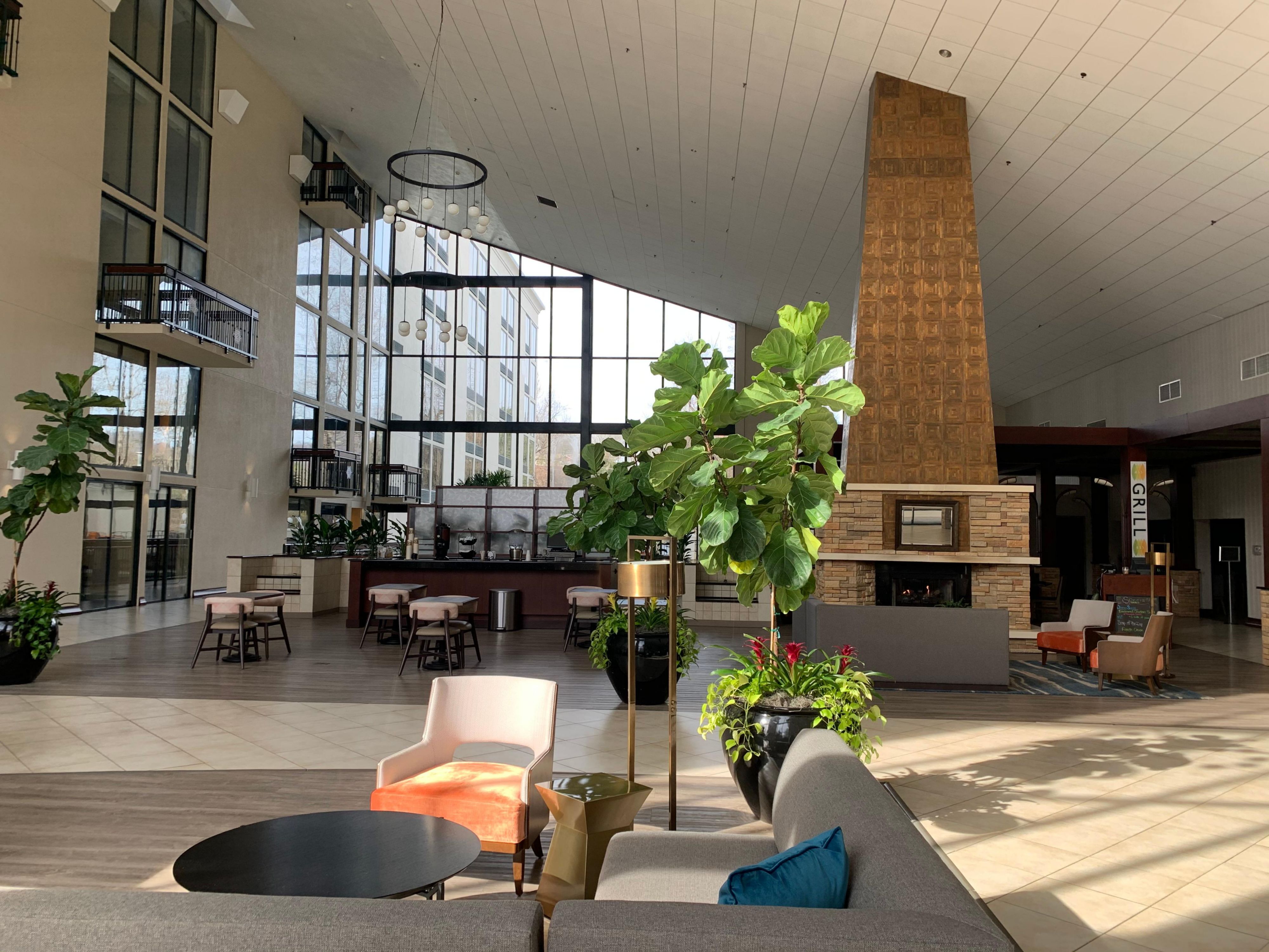 You can start with a flight over our rooftop, or head straight to the interactive virtual tour of our newly renovated property which starts in the lobby. Click to move around the hotel from the atrium to our dining areas, visit the indoor and outdoor pool, investigate our meetings spaces and sneak a peak at the guest rooms.