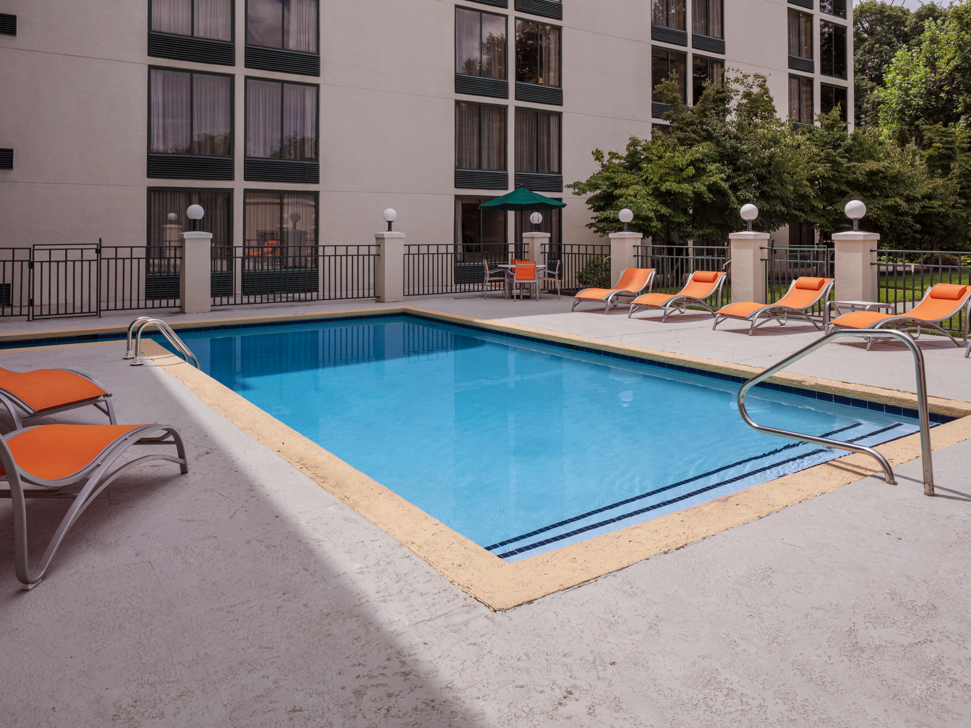 Experience the magic of Asheville and create cherished memories at the Holiday Inn Asheville Biltmore West. Our hotel is known for its Family-Friendly Gathering Places & Atmosphere, offering indoor and outdoor pools, comfortable lounges, and genuine Southern hospitality. We're the perfect base for exploring the local area.