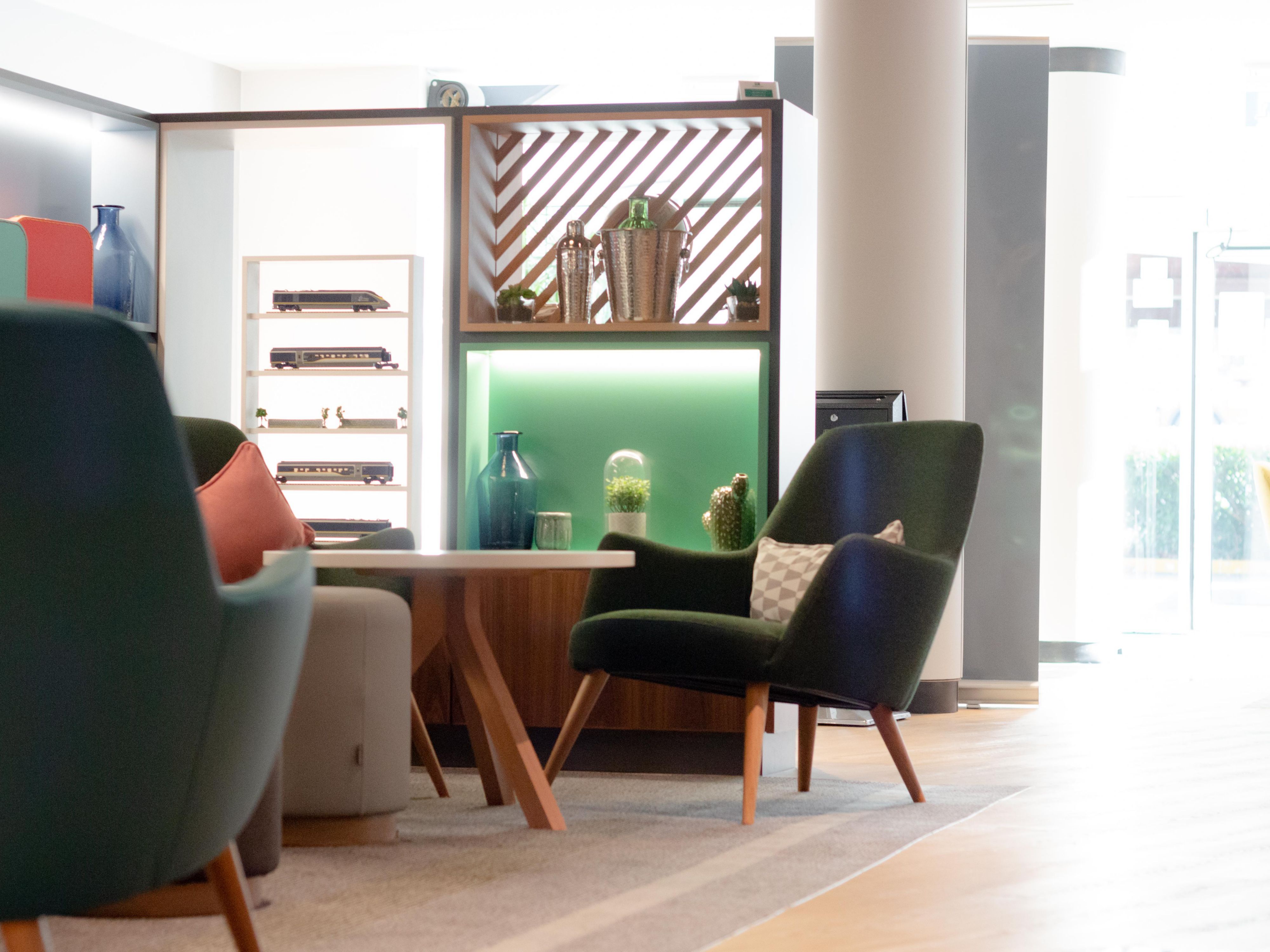 The Open Lobby area is flexible and relaxed with a range of seating options, including high and low tables and booths. Feel free to sit anywhere at a time that suits you, whether you are alone or in company. Please make yourselves at home and enjoy great food while you catch up on work or just relax.