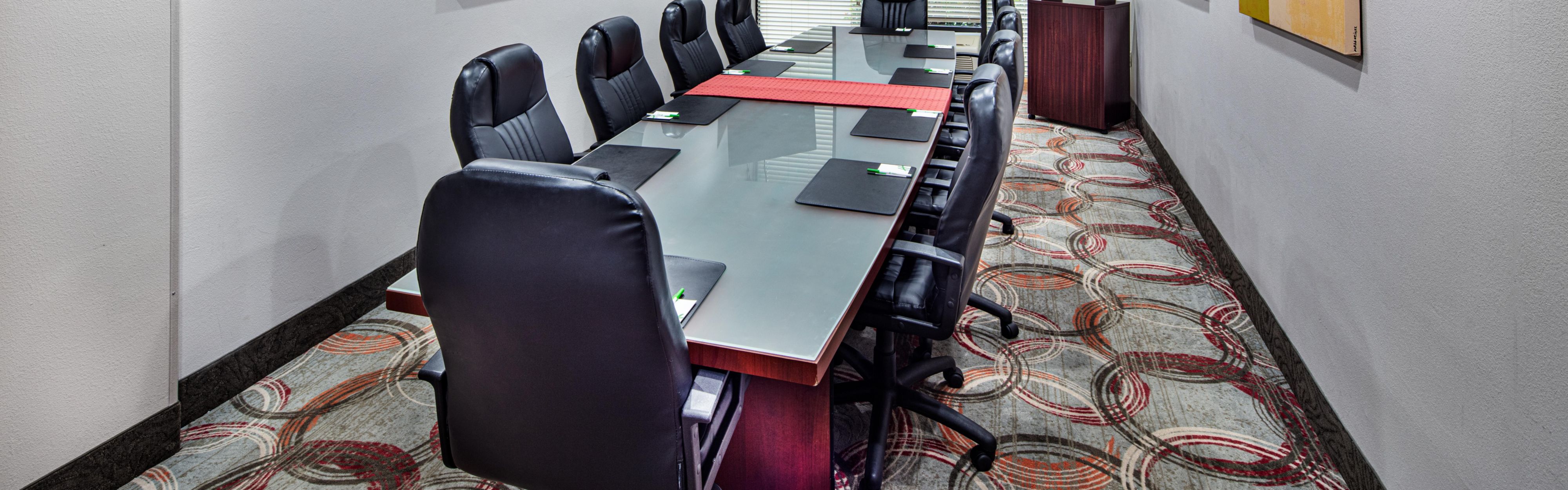 Pet Friendly Hotels North Of Atlanta Ga Holiday Inn Atlanta Northlake