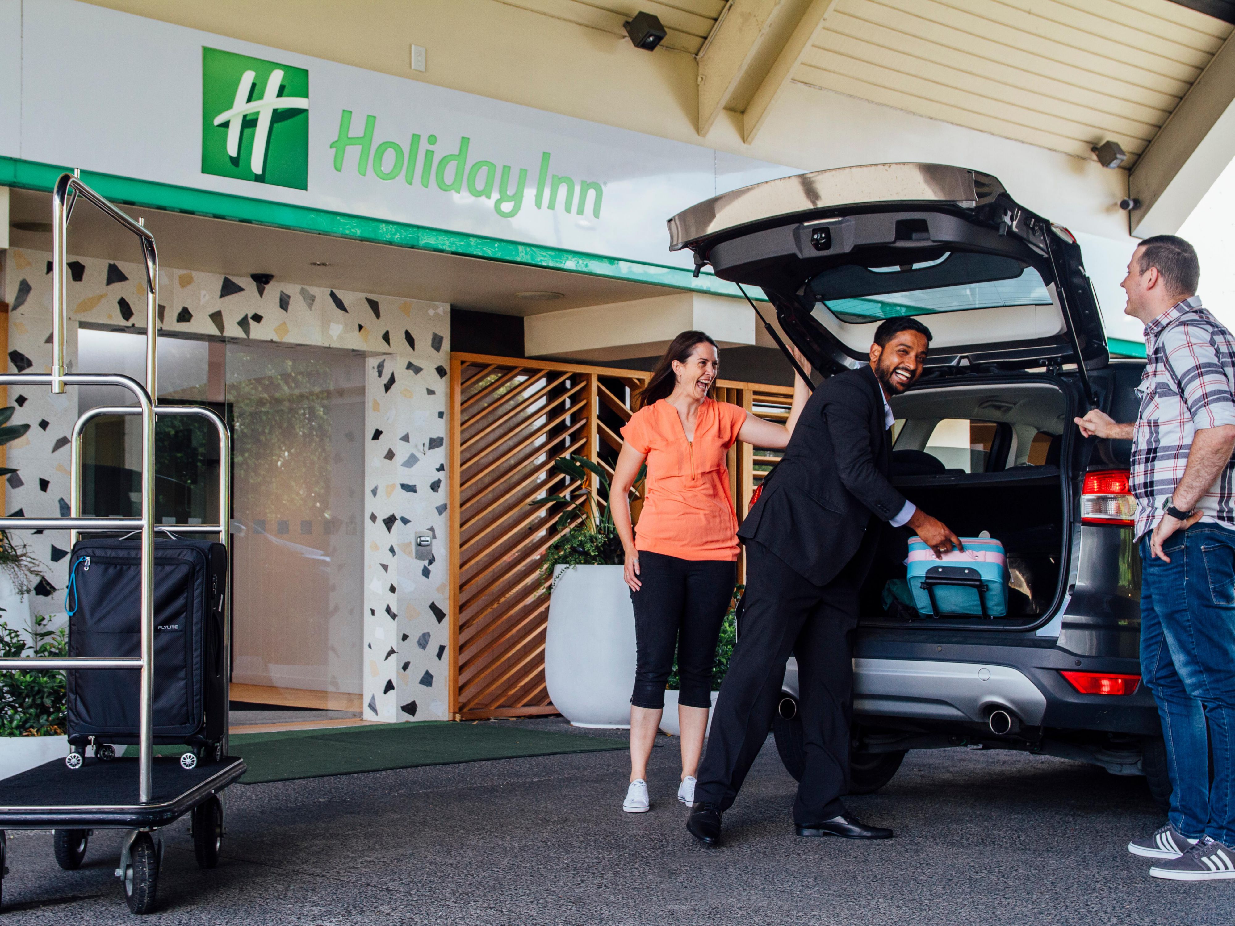 Start your holiday hassle free and with a joyful beginning – Holiday Inn Auckland Airport’s family package Park Stay And Go offers 21 days free parking. No queues, no traffic, no dramas.