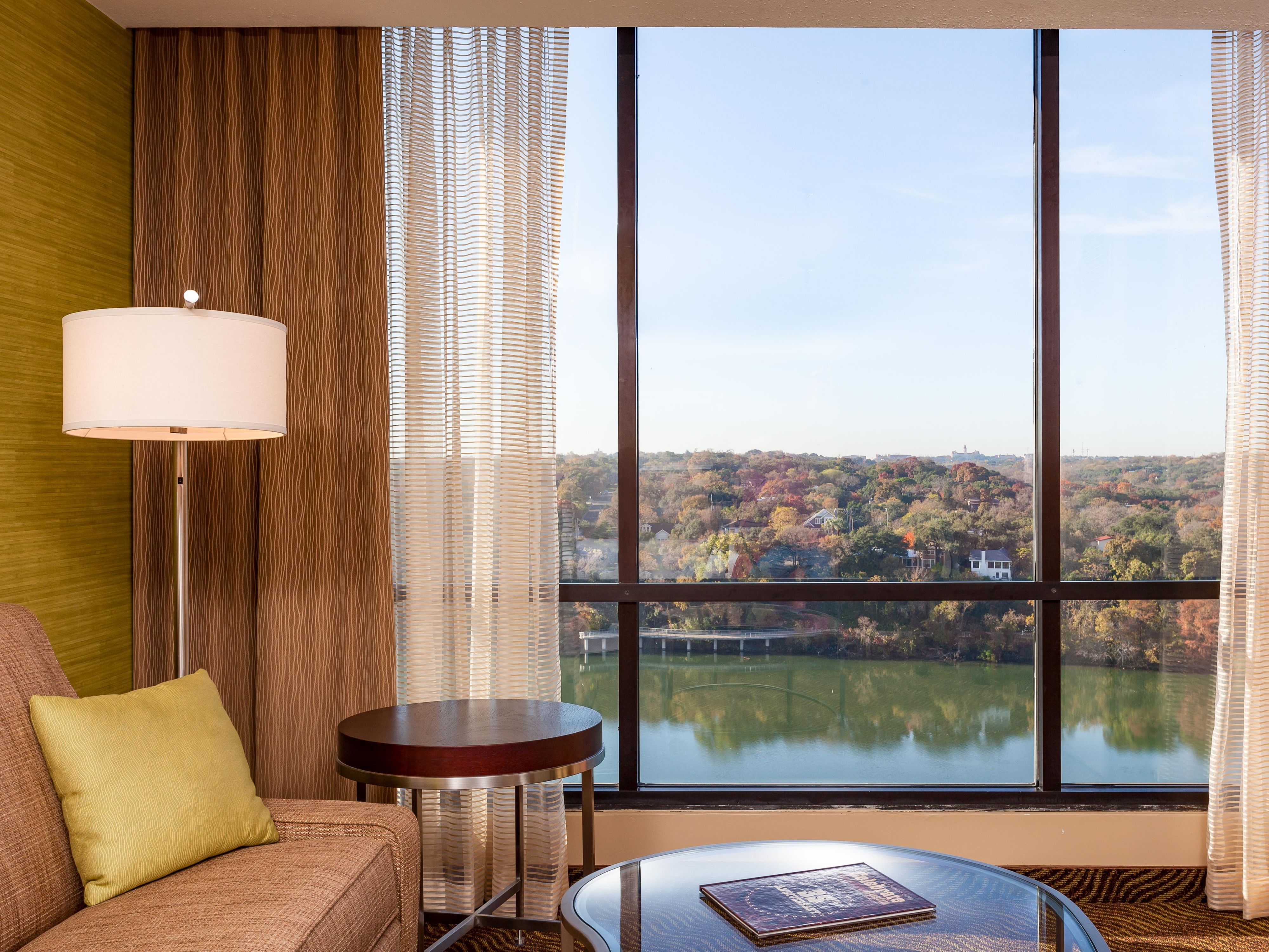 Austin Hotel Rooms | Holiday Inn Austin-Town Lake Pictures & Amenities