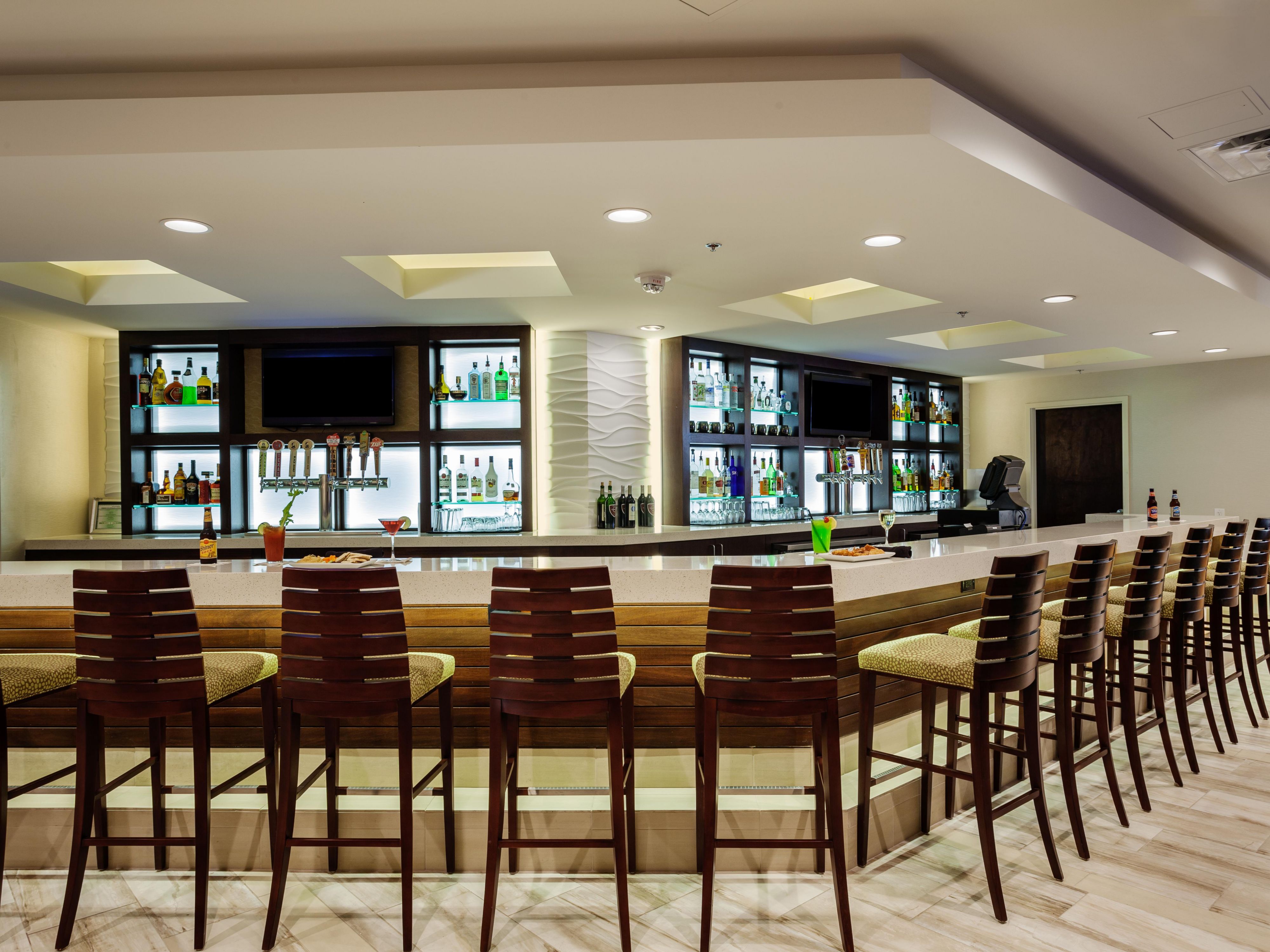 Enjoy classic American fare, local Texas beers, and scenic vibes at the Boathouse Bar & Grill. Open daily for breakfast and dinner, it’s the perfect spot to relax, dine in or take out, and catch your favorite game with free Wi-Fi and HD TVs.