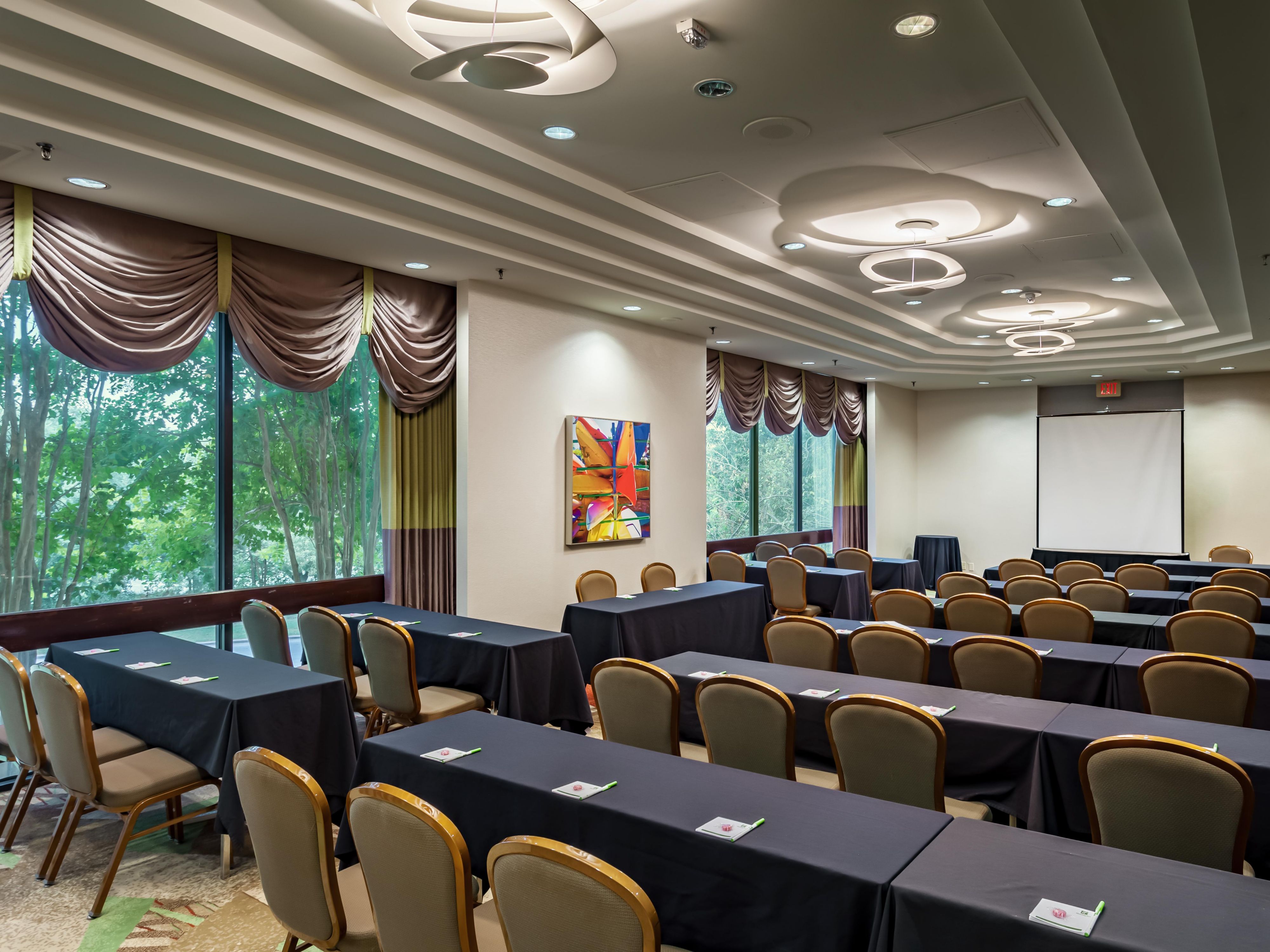 Hold your corporate event or social affair at the Holiday Inn Austin-Town Lake and enjoy inviting spaces and premium services in Austin. Big on hospitality, amenities, and services, our Austin facilities feature everything from our 10-person boardroom to our 2,880-square-foot lakeside ballroom overlooking scenic Lady Bird Lake. 