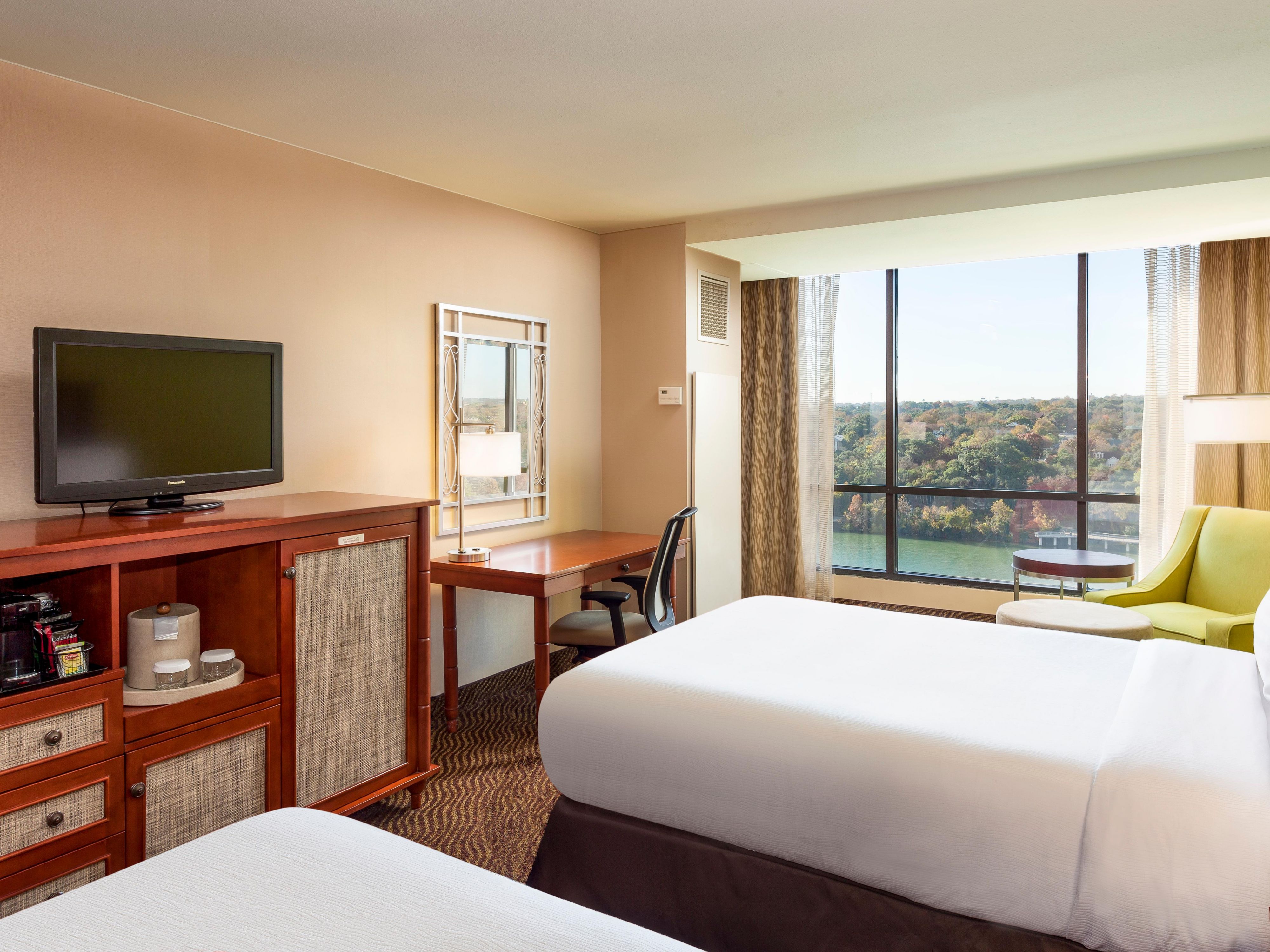 Our 323 guest rooms include everything you need for a relaxing stay, from a 32-inch TV and workspace to daily housekeeping and bath amenities. Whether you book a Standard or Premium room, you’ll be steps from Austin’s best attractions and lakeside trails.