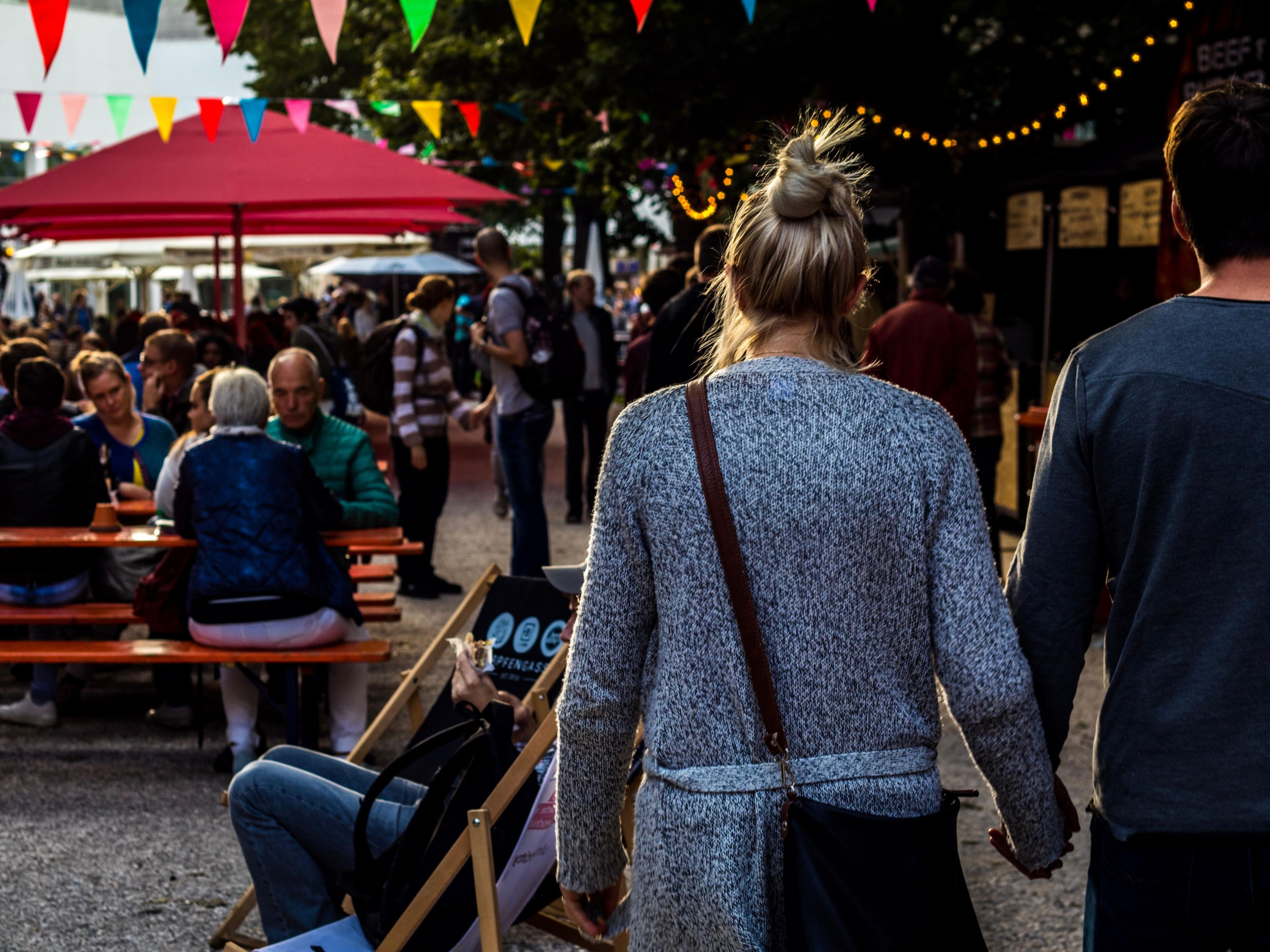 Experience the Pecan Street Festival, Austin’s iconic arts and music event! Enjoy live music, local art, food vendors, and family-friendly fun in the heart of downtown. Just minutes from Holiday Inn Austin Town Lake, it’s the perfect way to explore Austin’s creative spirit while staying close to comfort. Don’t miss this vibrant celebration!
