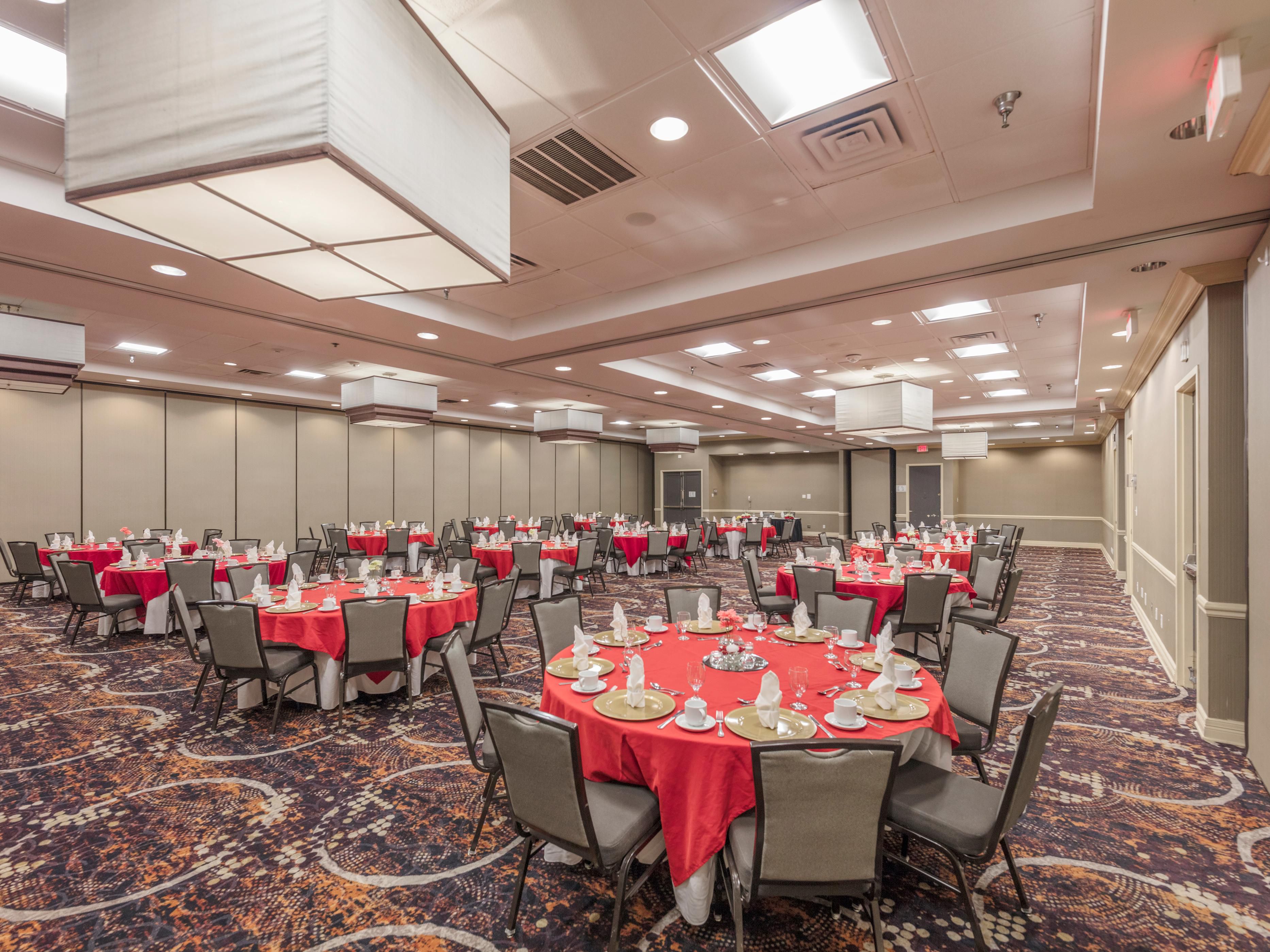 Looking for an event venue in Austin? Look no further than Holiday Inn Austin Midtown! Our event spaces can accommodate meetings, conferences, weddings, and other events of various sizes, with state-of-the-art audiovisual equipment and high-speed Wi-Fi. With on-site parking and exceptional service, we are the perfect choice for your next event.