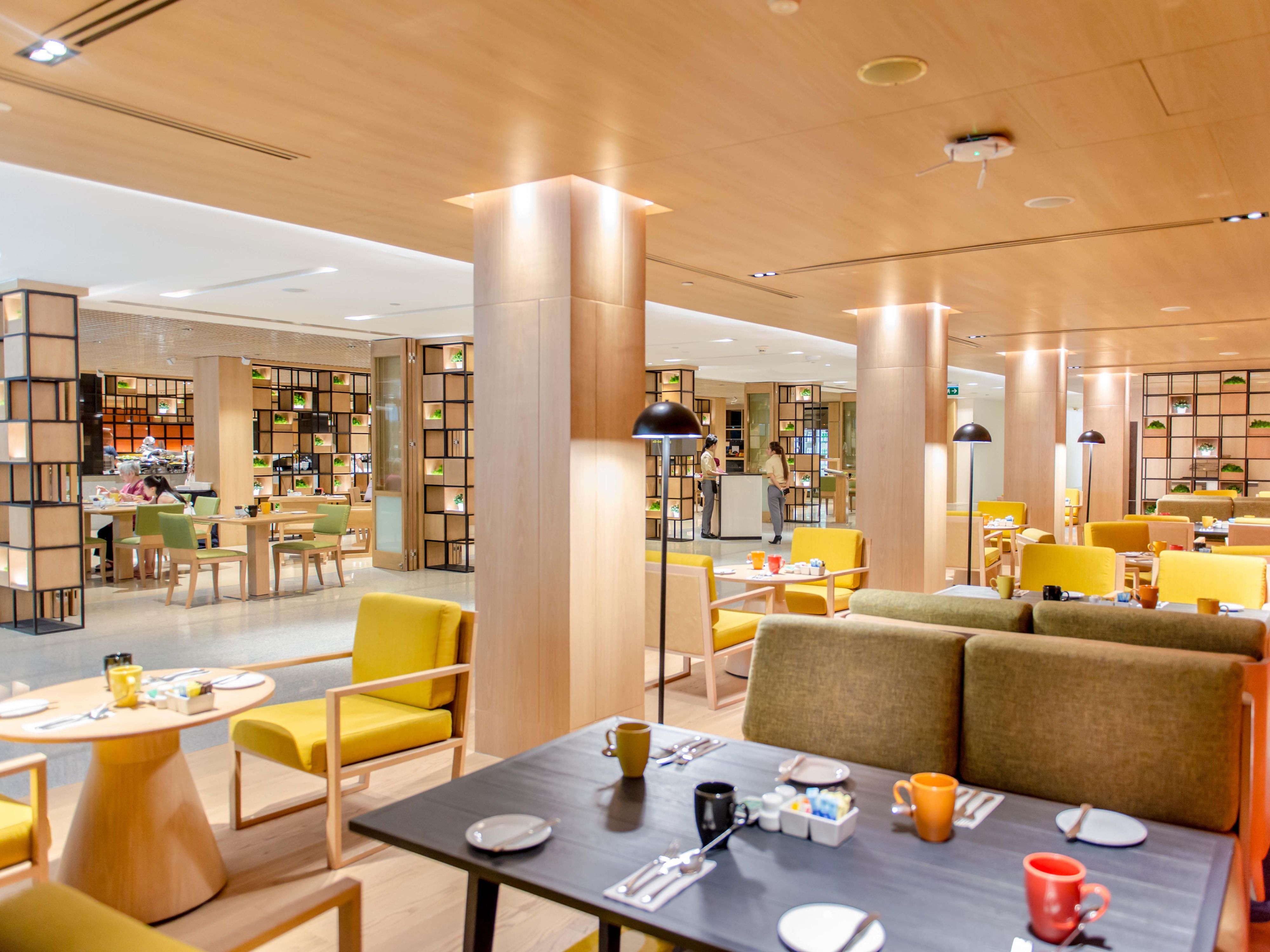 A welcoming all day dining venue serving delicious Thai and international cuisine. The distinctly modern restaurant invites guests to enjoy enticing breakfast, lunch and dinner buffets in a casual surrounding with seating available in air conditioned comfort or alfresco by the poolside. 