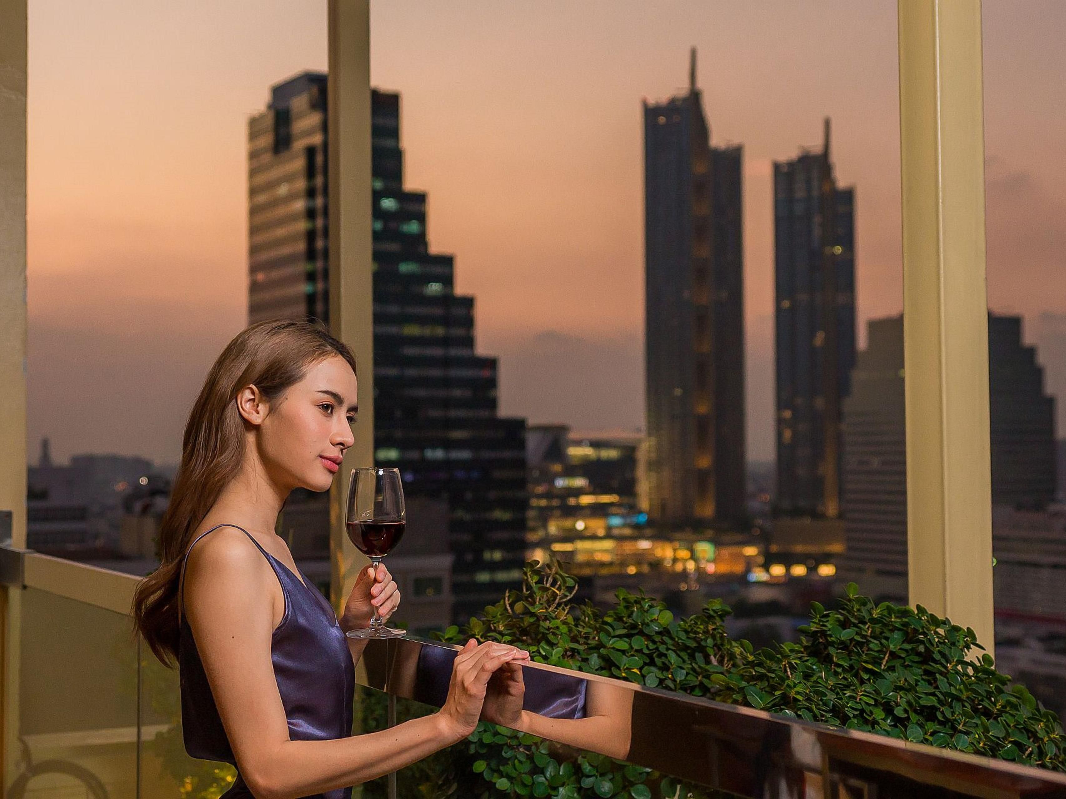 Enhance your Bangkok experience with privileged access to our Executive Club Lounge — a relaxed sanctuary with personalised service and upscale amenities. Open daily from 10:00 AM to 9:00 PM, unwind in style with complimentary snacks and refreshments. Enjoy the convivial atmosphere of our Social Hours from 6:00 PM – 8:00 PM.