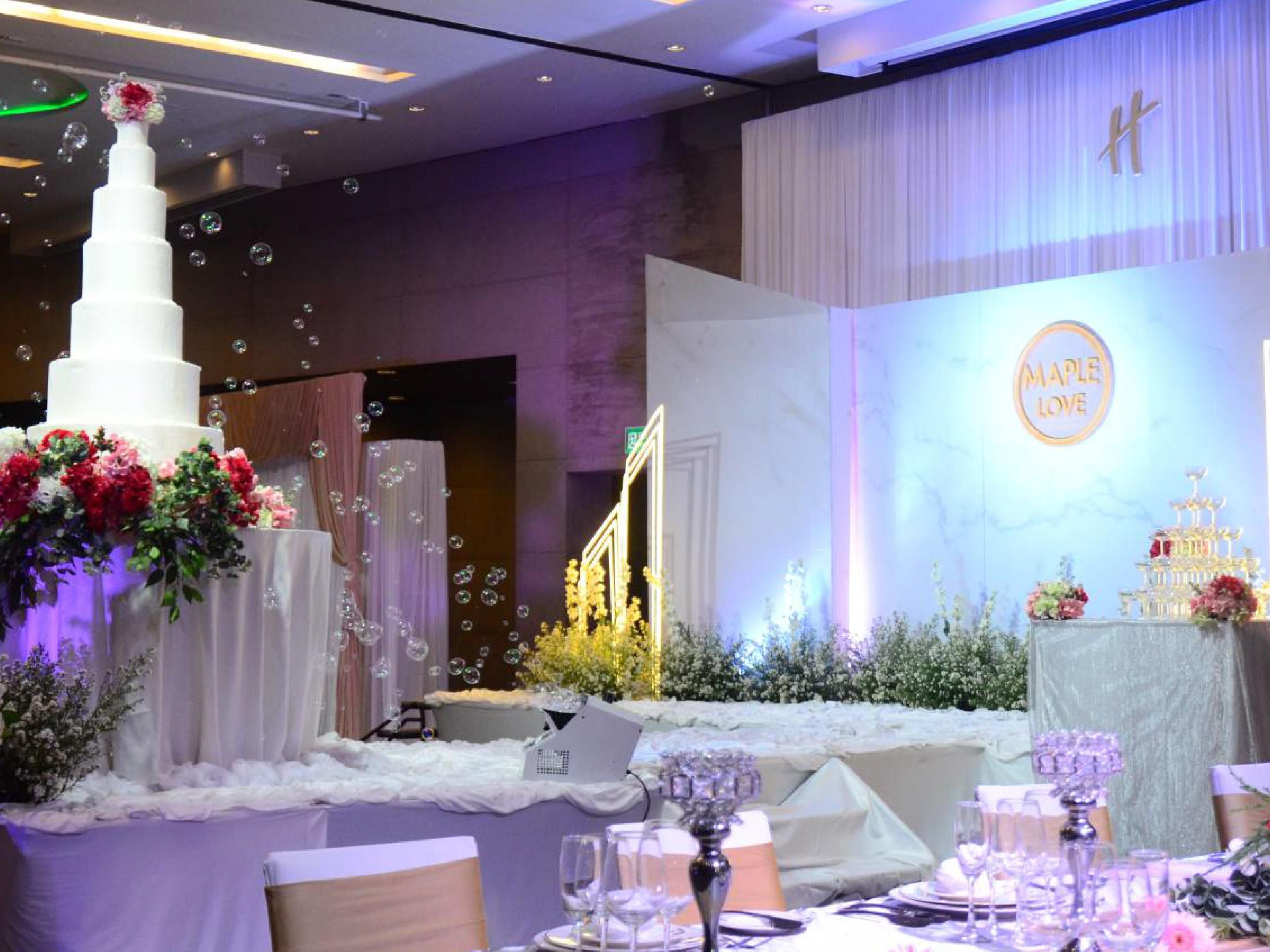 Start your auspicious day with significant elders blessing you with holy water and relish a grand wedding reception. In-house wedding specialist encourages all the attention to details which come from the heart with our Wedding Packages in Bangkok.