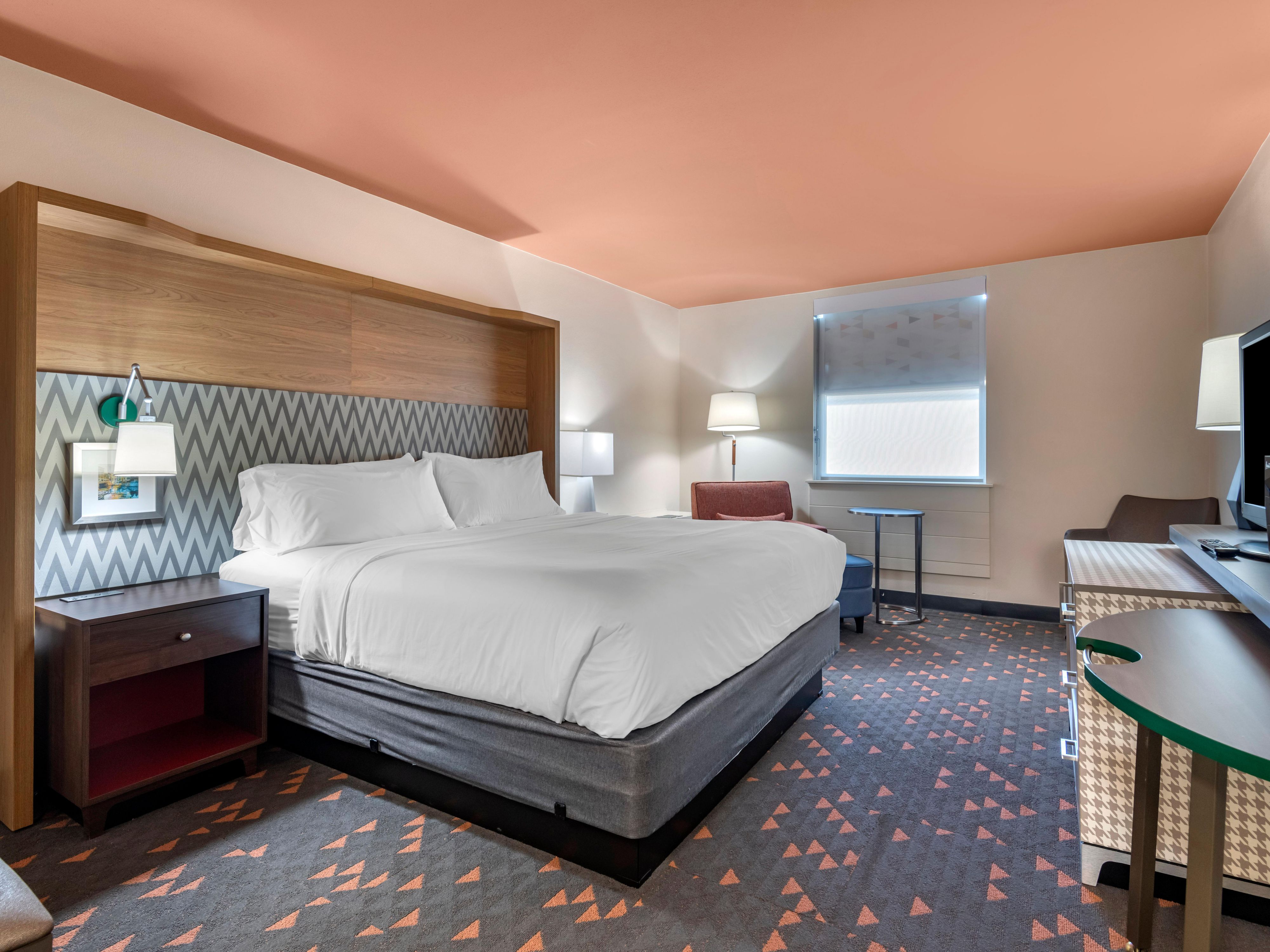 غرفة نوم كينغ مع خدمة WiFi مجانية و Keurig وثلاجة صغيرة وميكروويف